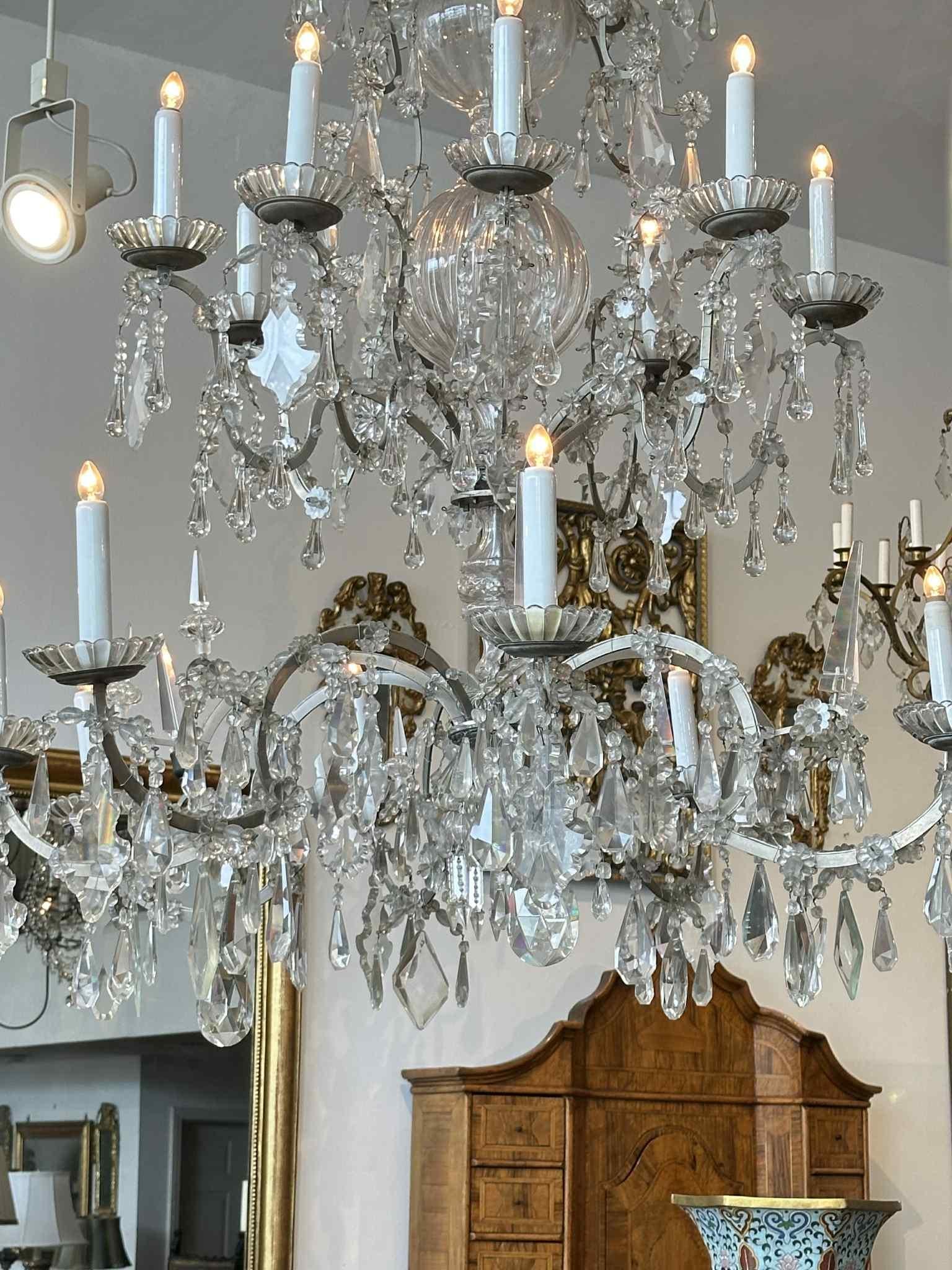 Lustre monumental en cristal italien en vente 4