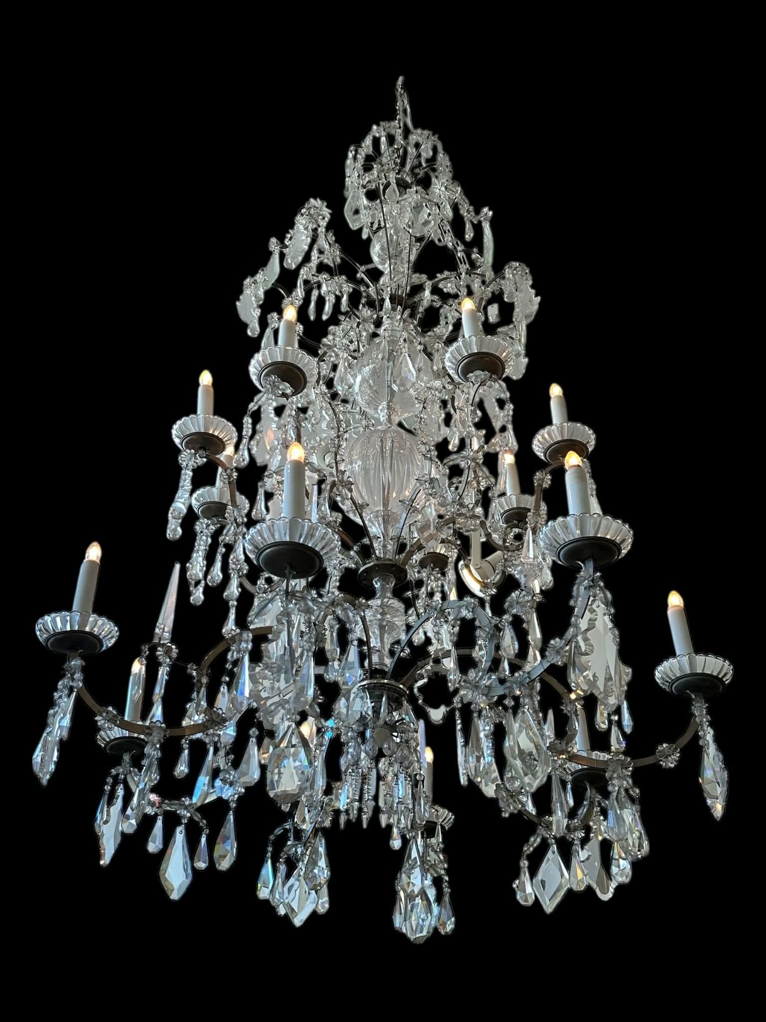 Monumental araña de cristal italiano Latón en venta