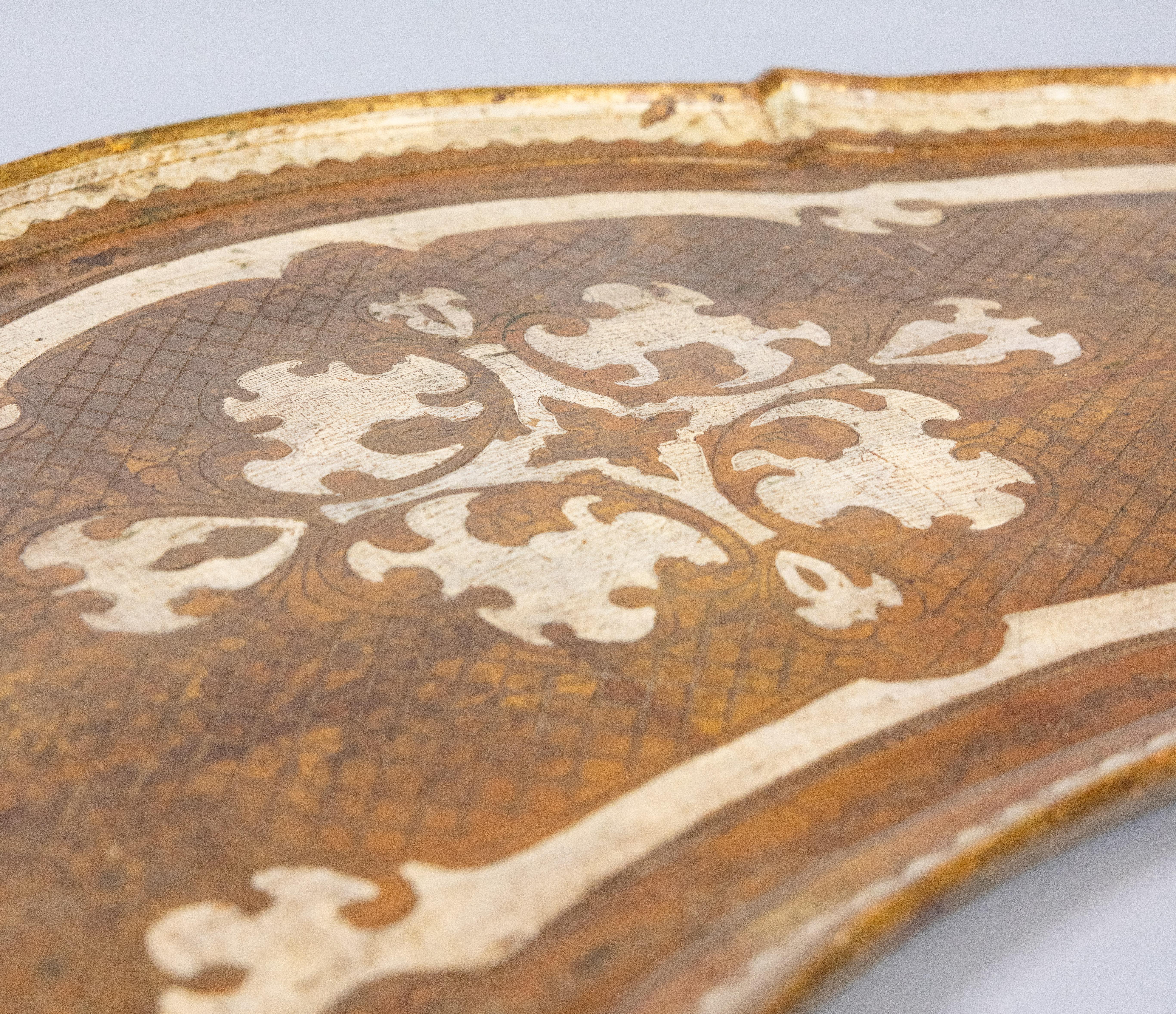 Monumental Italian Florentine Giltwood Kidney Shaped Tray, circa 1930 In Good Condition In Pearland, TX