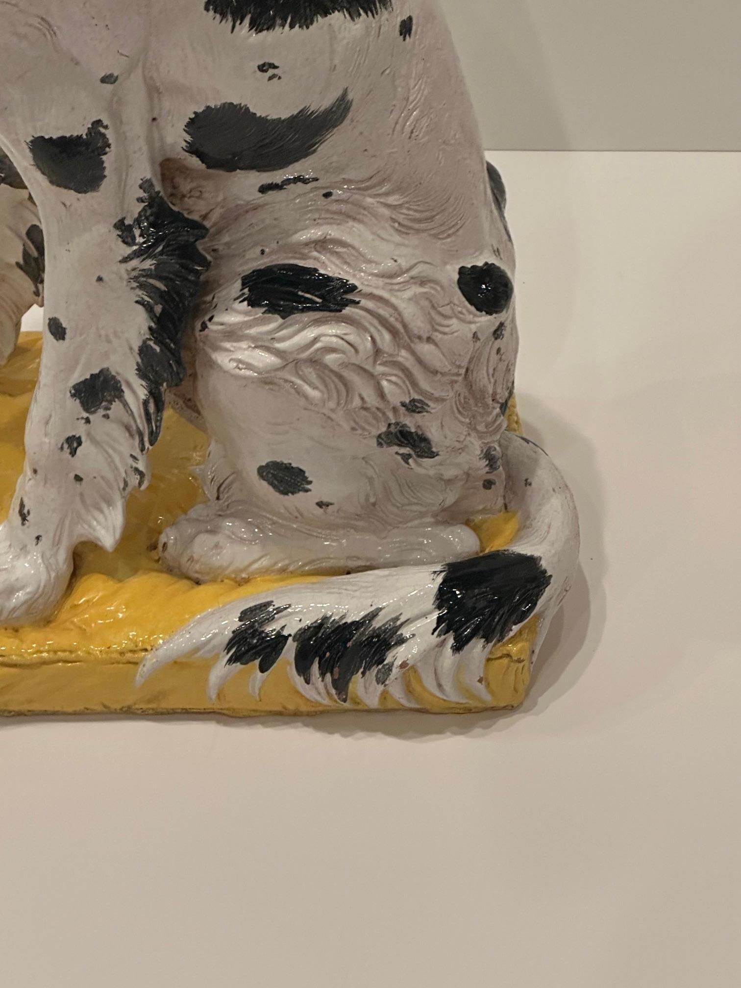 Milieu du XXe siècle Monumentale sculpture italienne de chien épagneul springer en terre cuite émaillée en vente