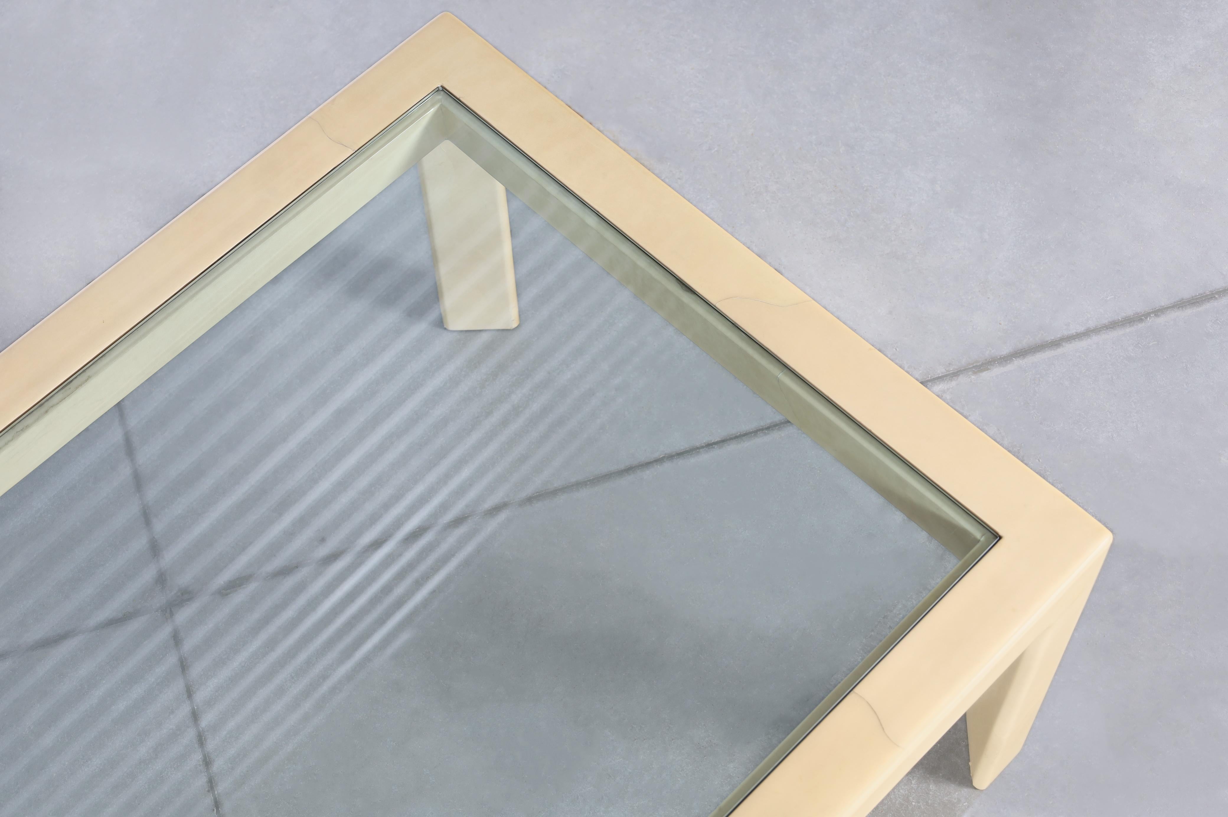 Monumental Italian Goatskin and Glass Dining Table Attributed to Aldo Tura in vendita 4