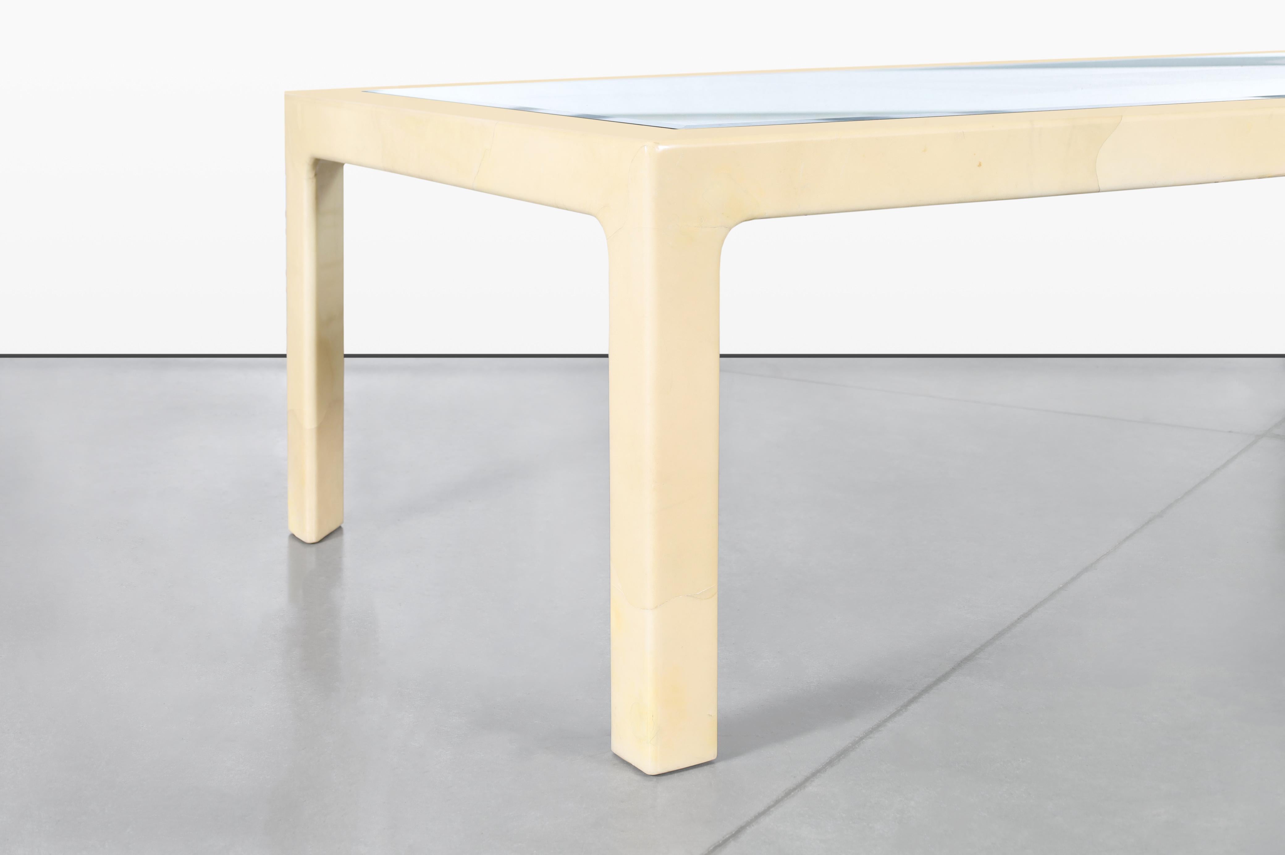 Mid-Century moderno Monumental Italian Goatskin and Glass Dining Table Attributed to Aldo Tura in vendita