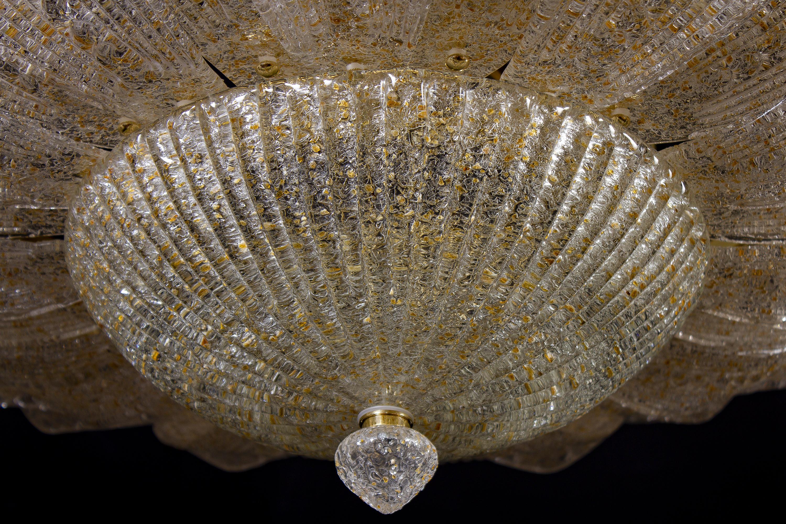Plafonnier ou encastré italien monumental en verre de Murano avec feuilles d'or en vente 7