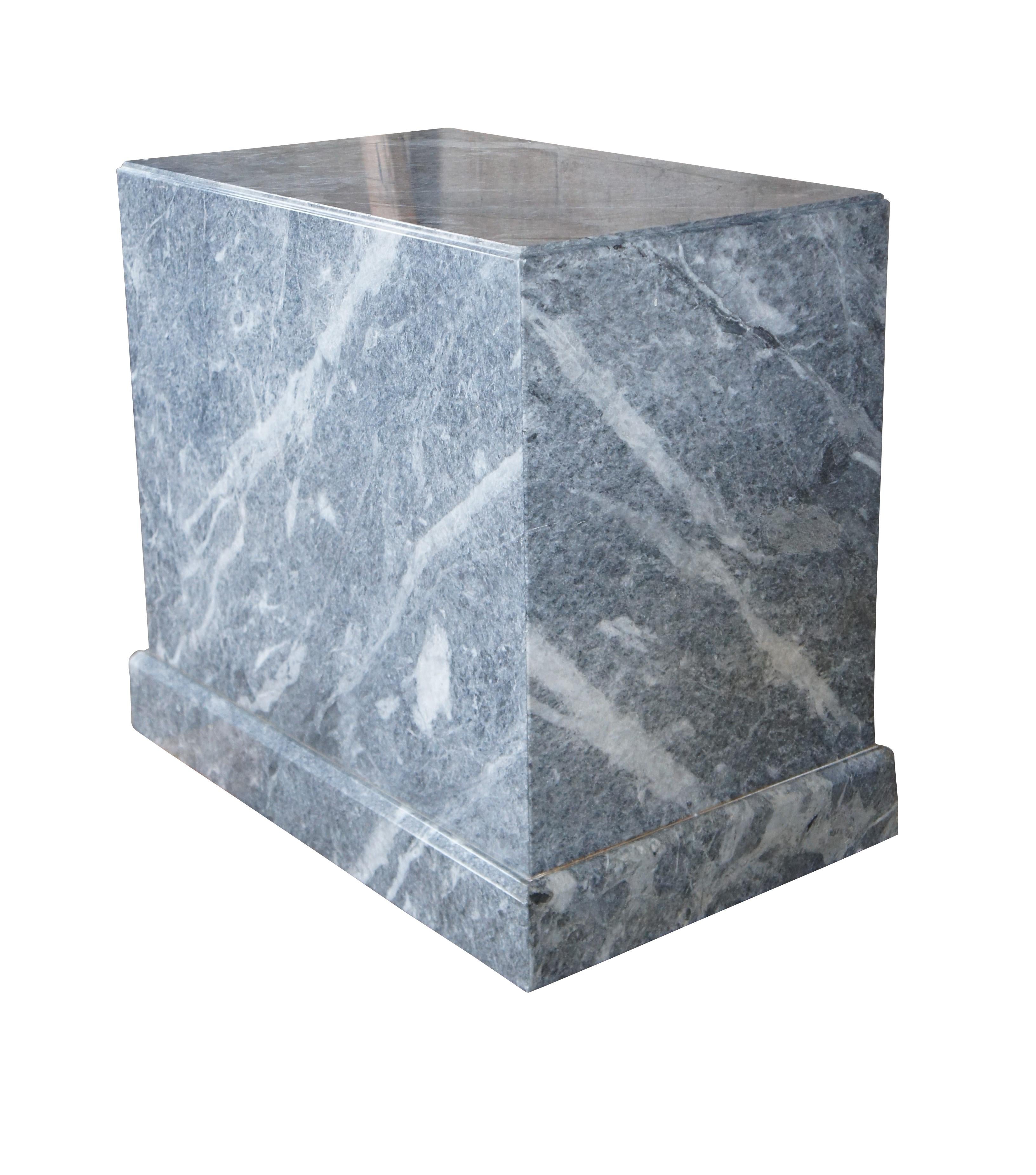 Néo-classique Monumental Italian Gray Marble Plinth Sculpture Stand Pedestal Table Stone 34