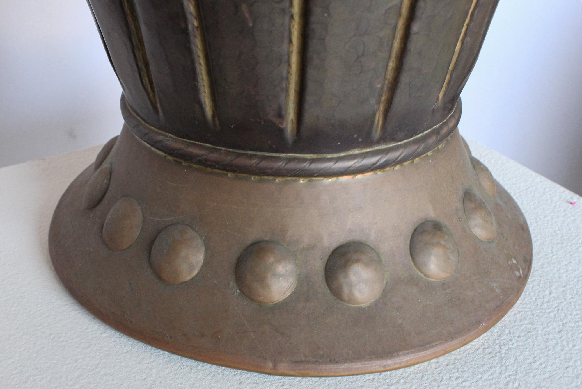Monumental Italian Hammered Copper Vase, Art Deco, 1920s For Sale 1