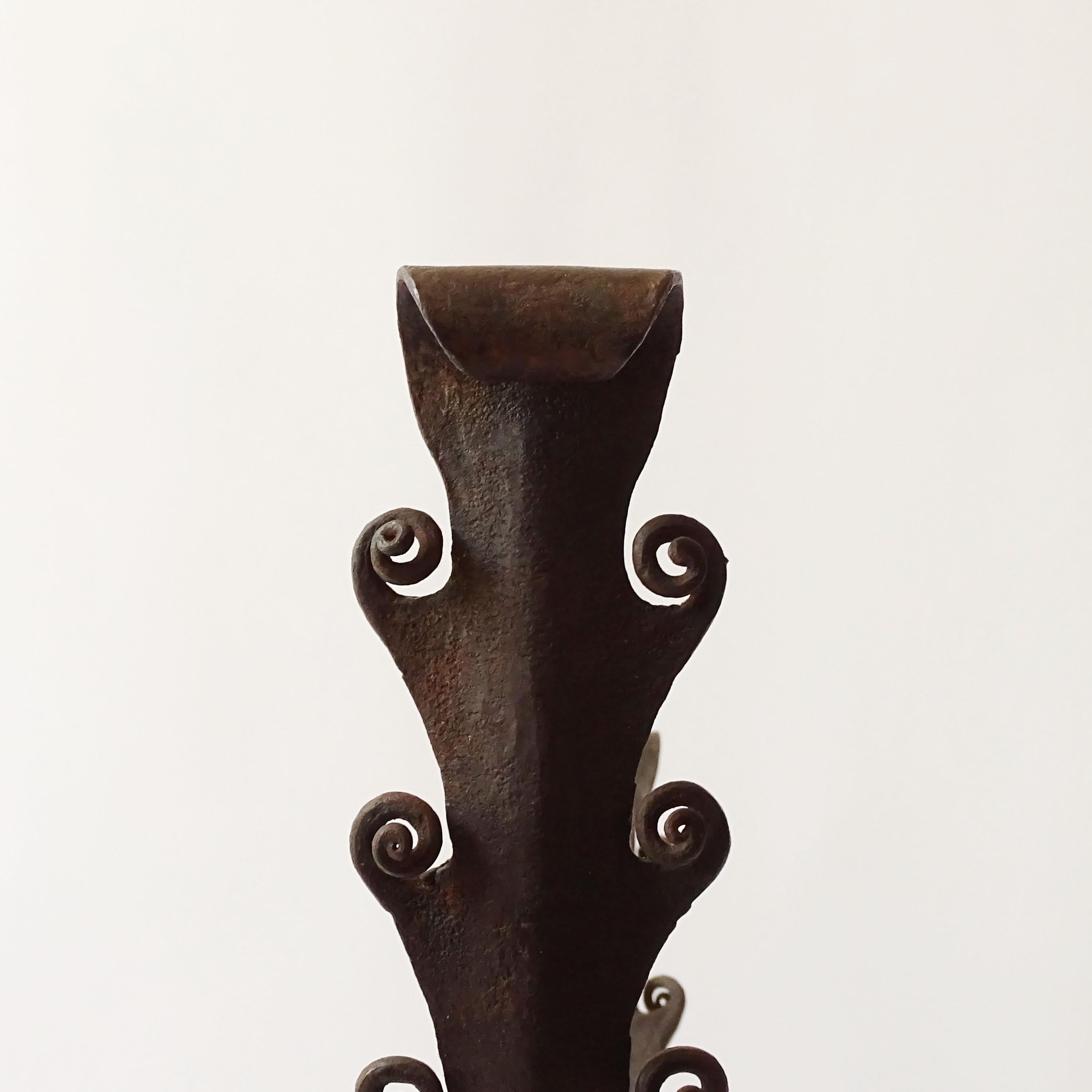 XIXe siècle Monumental Italian Hand Crafts Wrought Iron Plant Stand and Copper Pot (Support pour plantes en fer forgé et pot en cuivre) en vente
