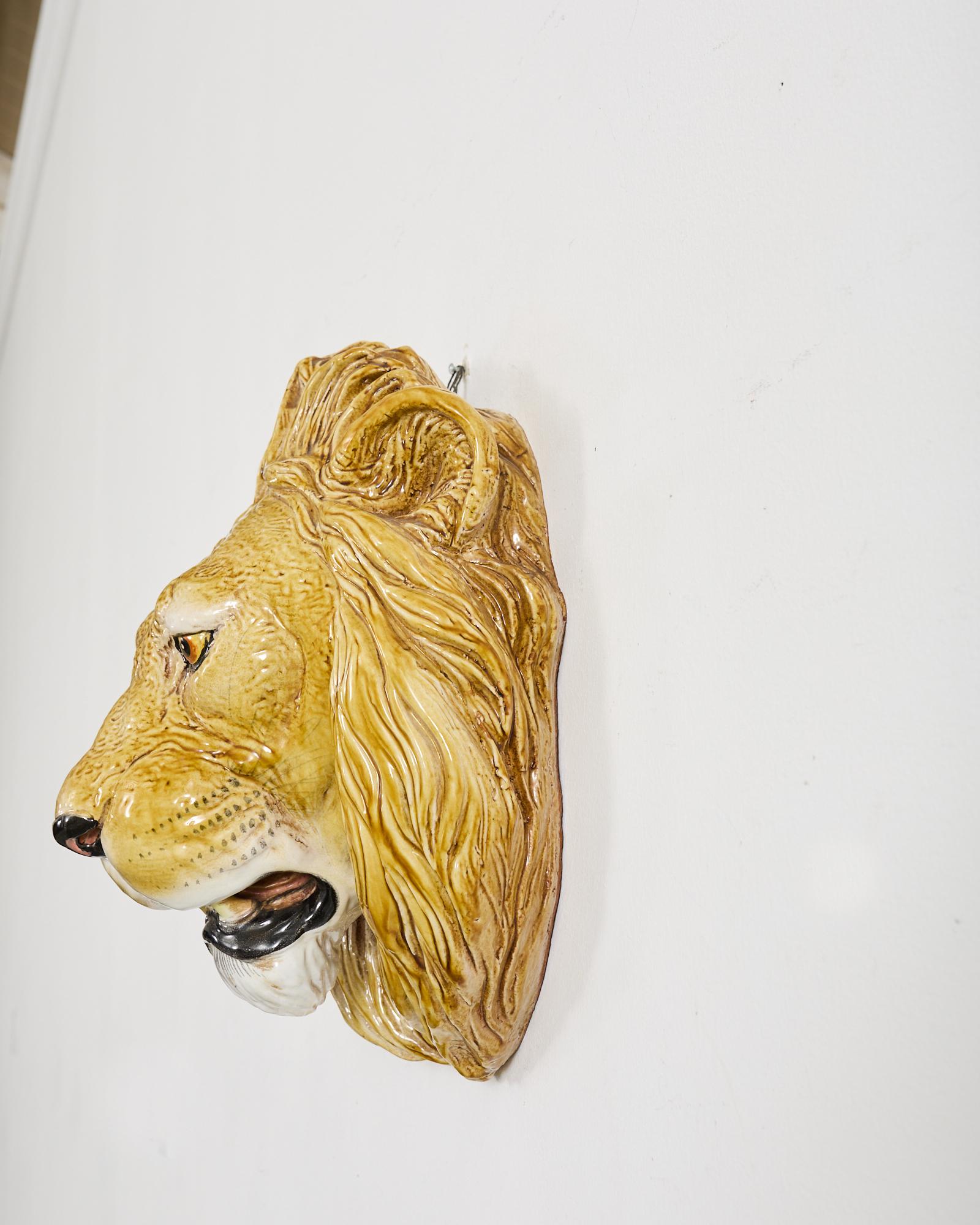 Monumental cabeza de león de cerámica esmaltada de mayólica italiana en venta 8