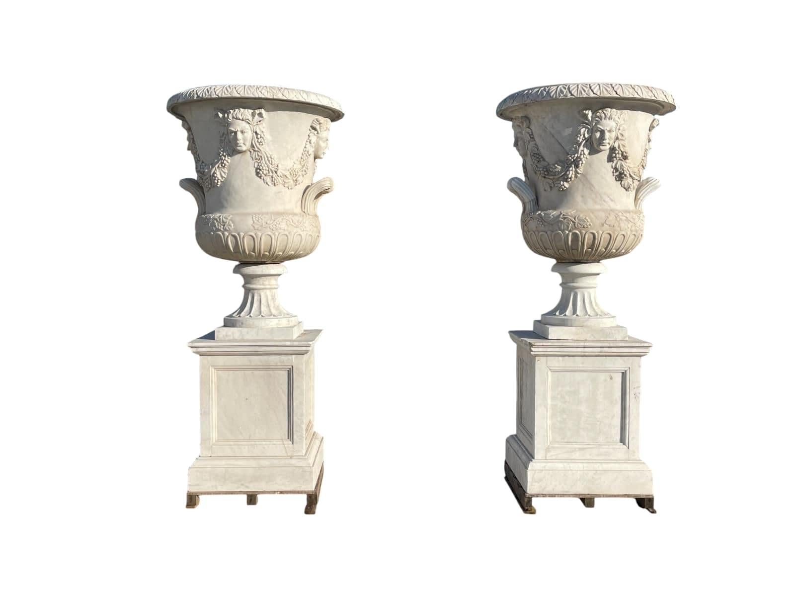 Monumentale italienische Marmor-Gartenvasen - 1980er Jahre 160 CM im Zustand „Hervorragend“ im Angebot in Madrid, ES