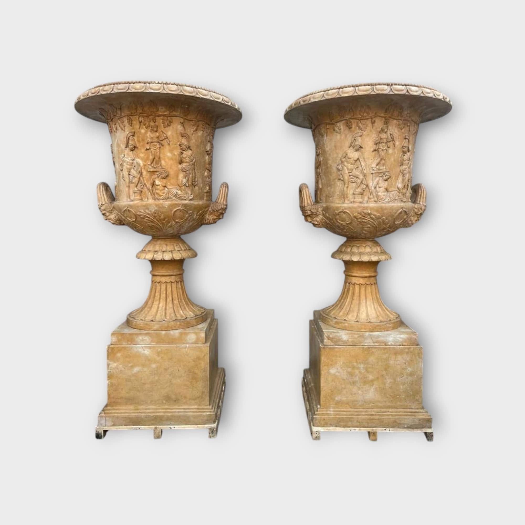 Monumentale italienische Marmor-Gartenvasen - 1980er Jahre 160 CM im Angebot 2