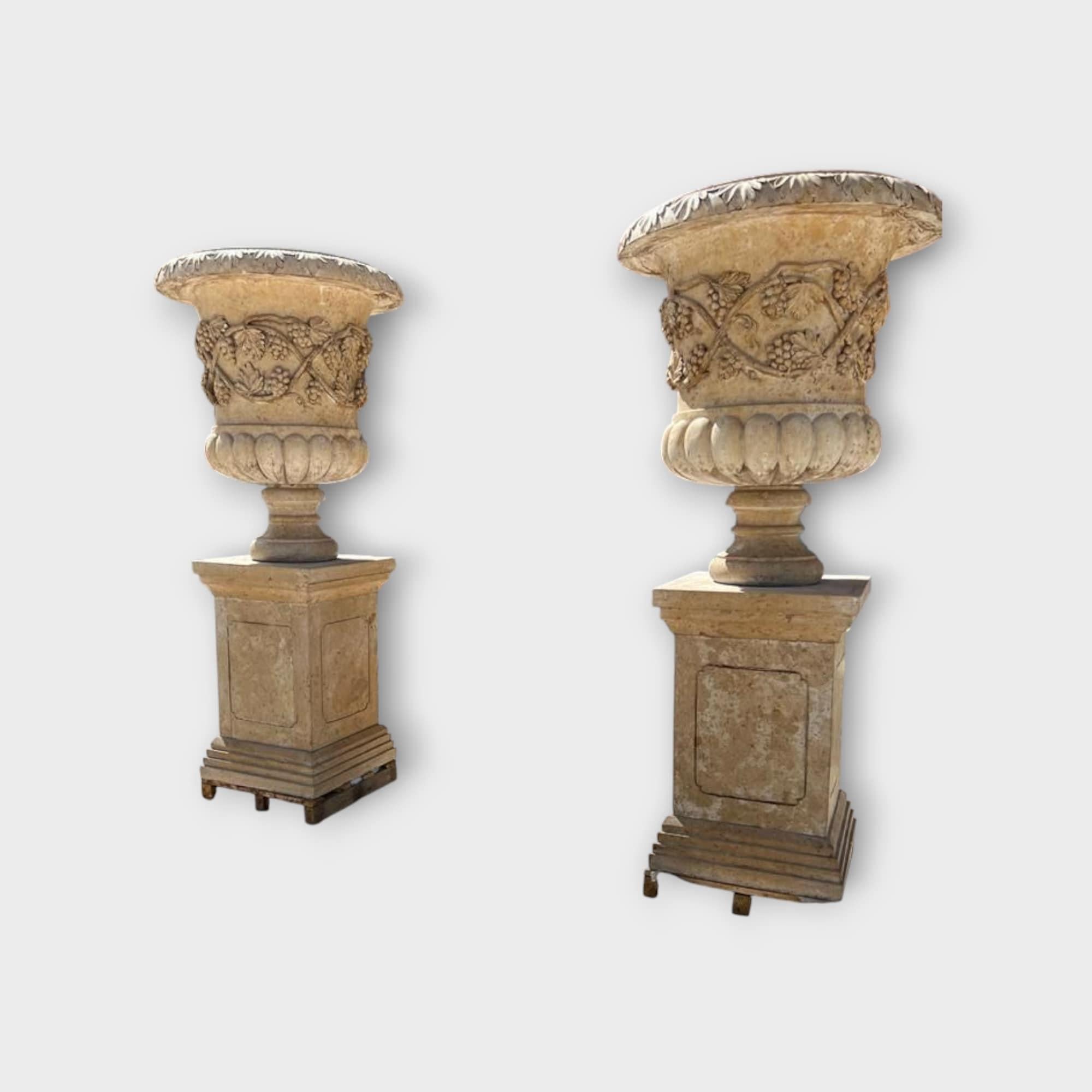Monumentale italienische Marmor-Gartenvasen - 1980er Jahre 160 CM im Angebot 5