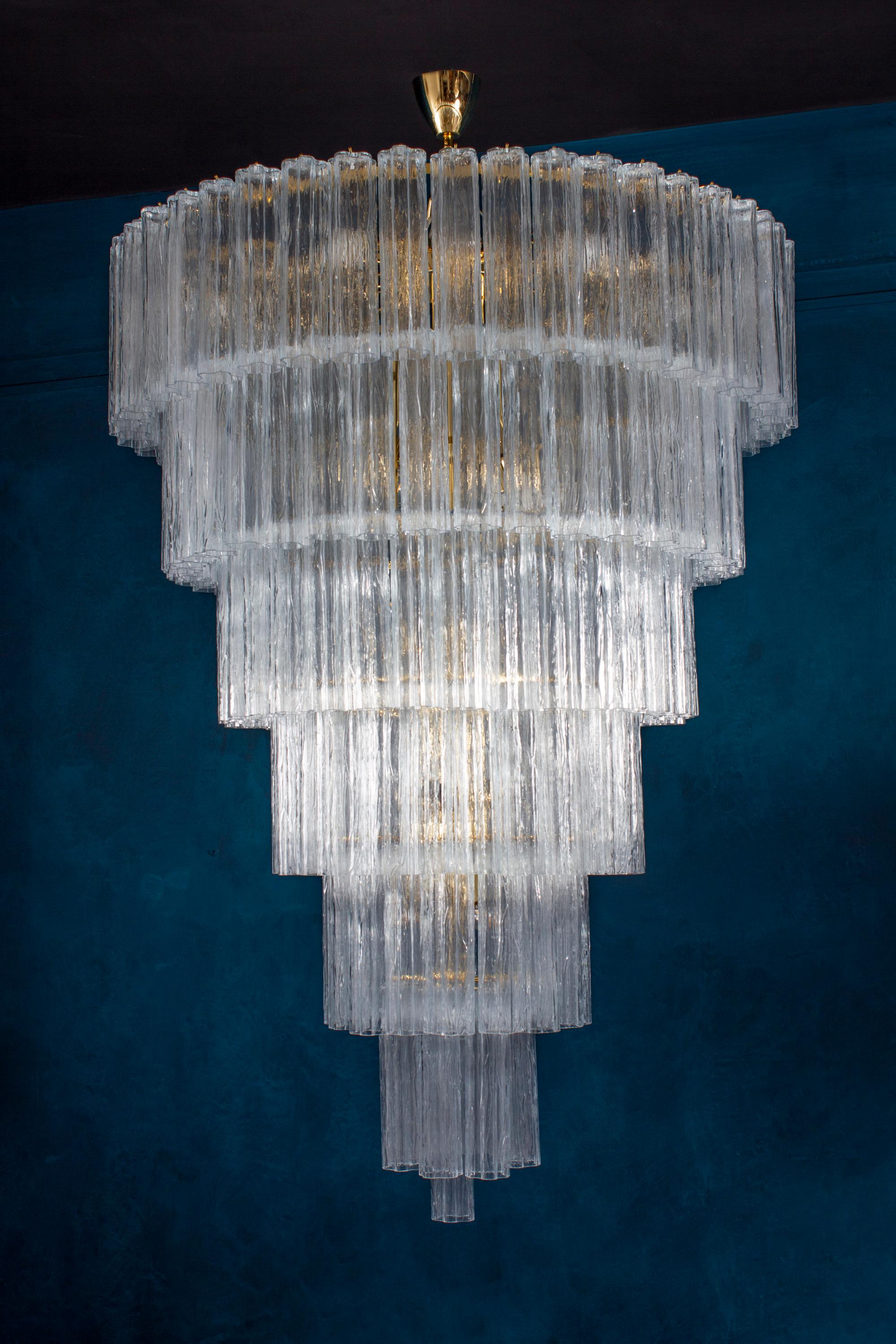 XXIe siècle et contemporain Monumental lustre Tronchi italien en verre de Murano en vente