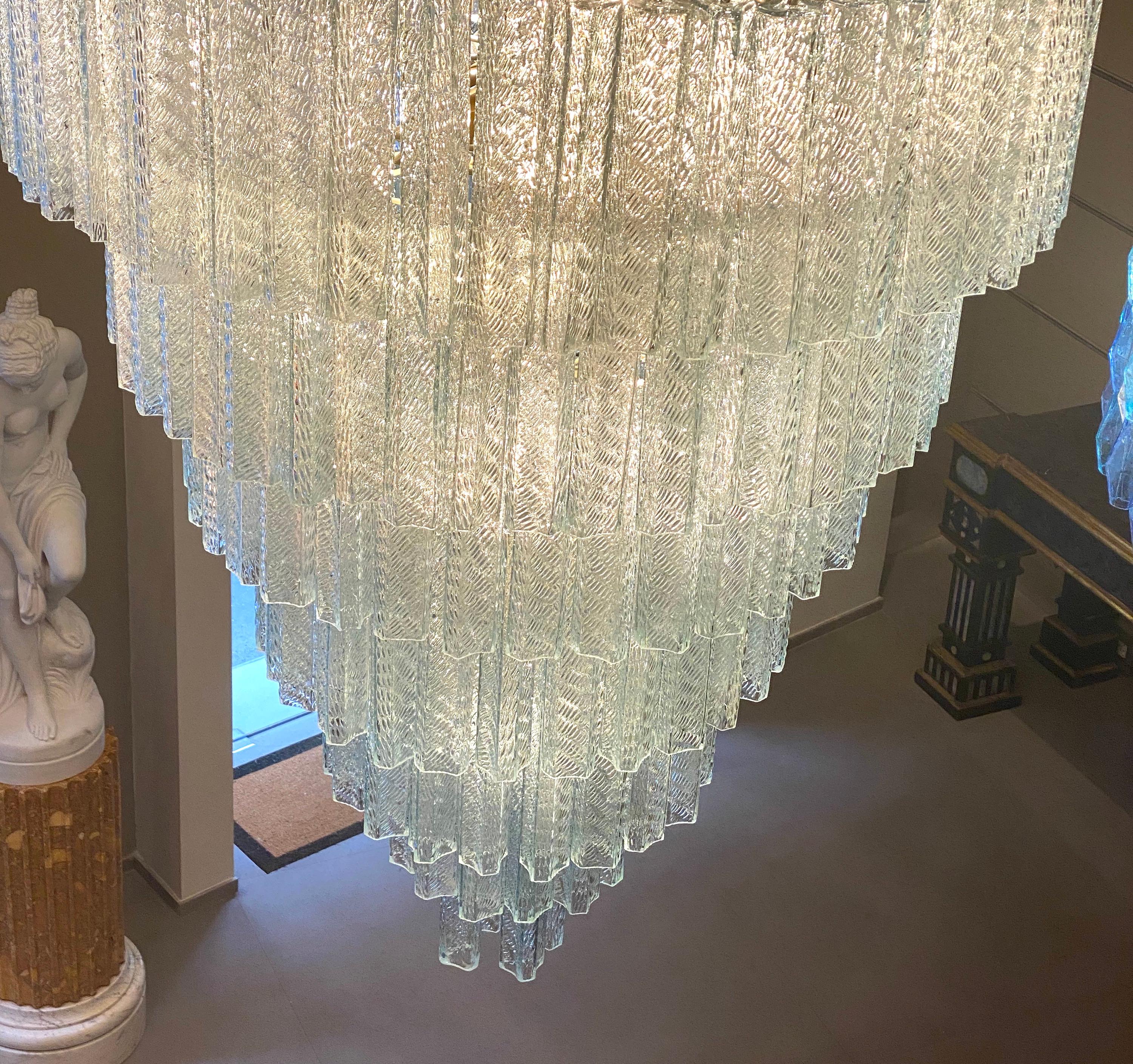 Vetro soffiato Monumentale lampadario italiano in vetro di Murano Tronchi in vendita
