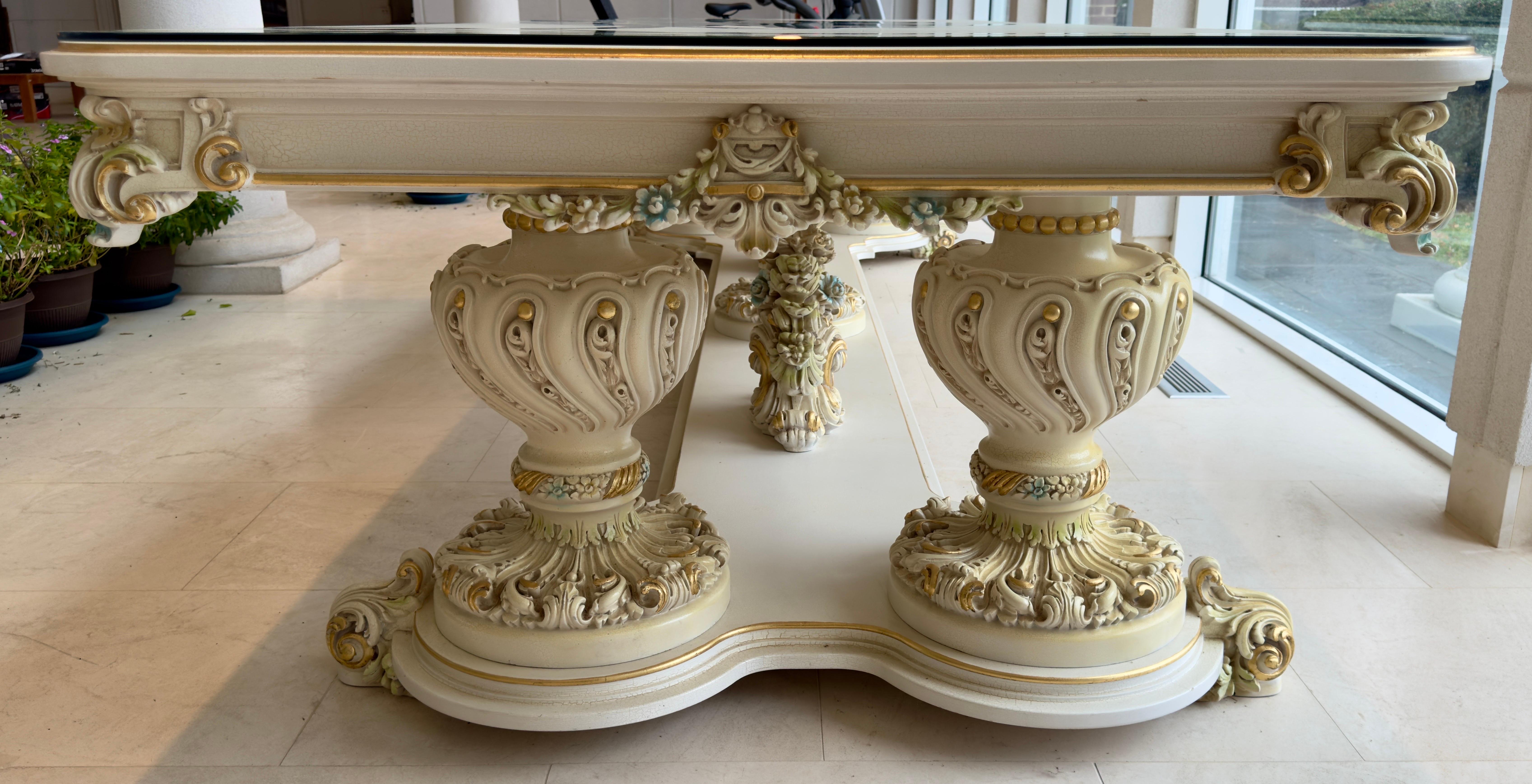 Monumentale table de salle à manger italienne de style baroque néoclassique avec plateau en verre  en vente 1