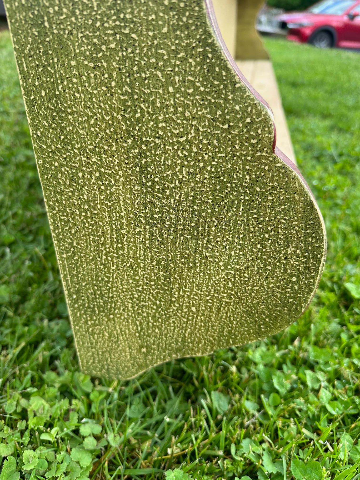 Monumental Estante de Pared para Platos de Madera Pintada a la Italiana finales del siglo XX en venta