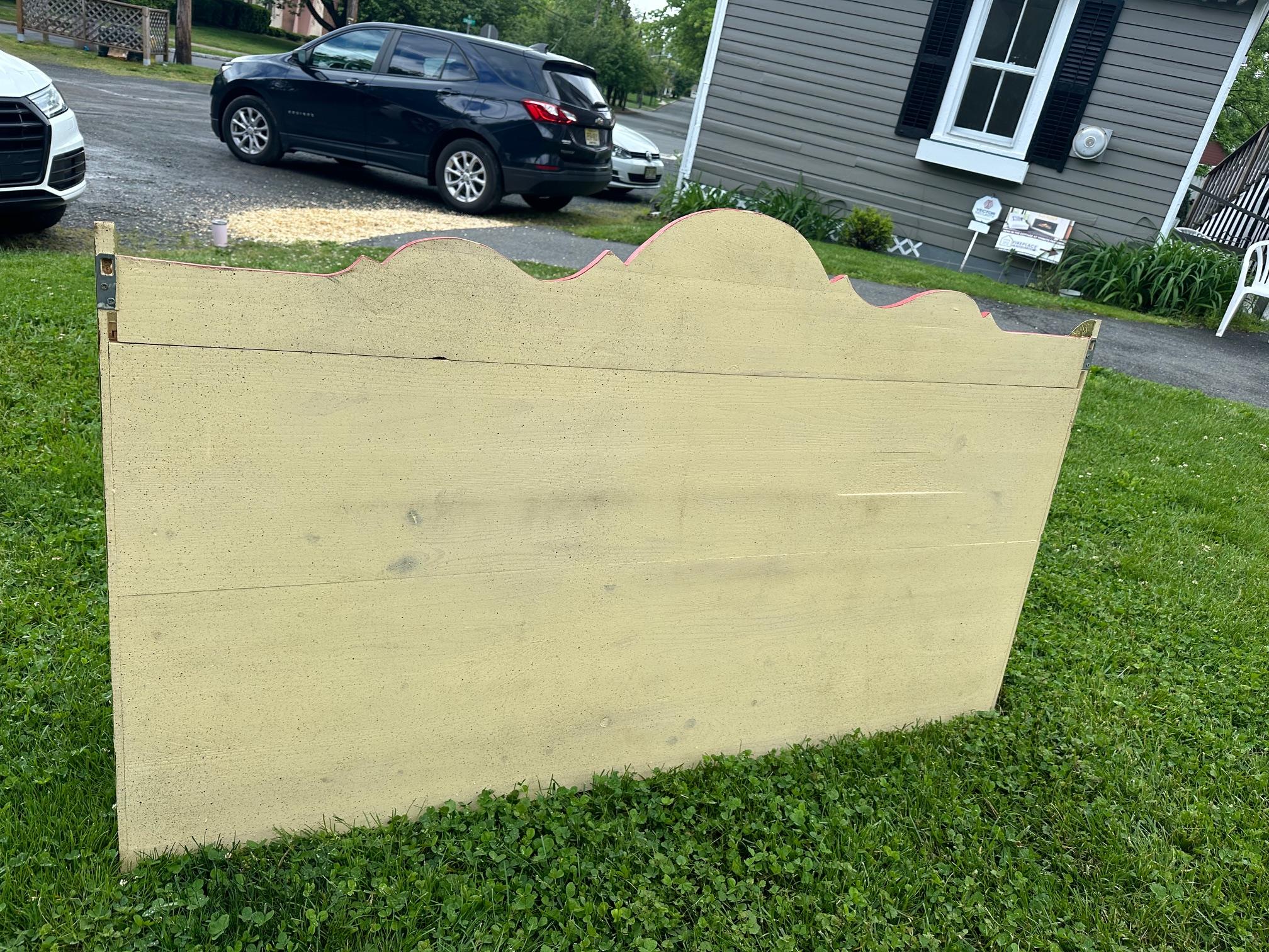 Monumental Estante de Pared para Platos de Madera Pintada a la Italiana en venta 2