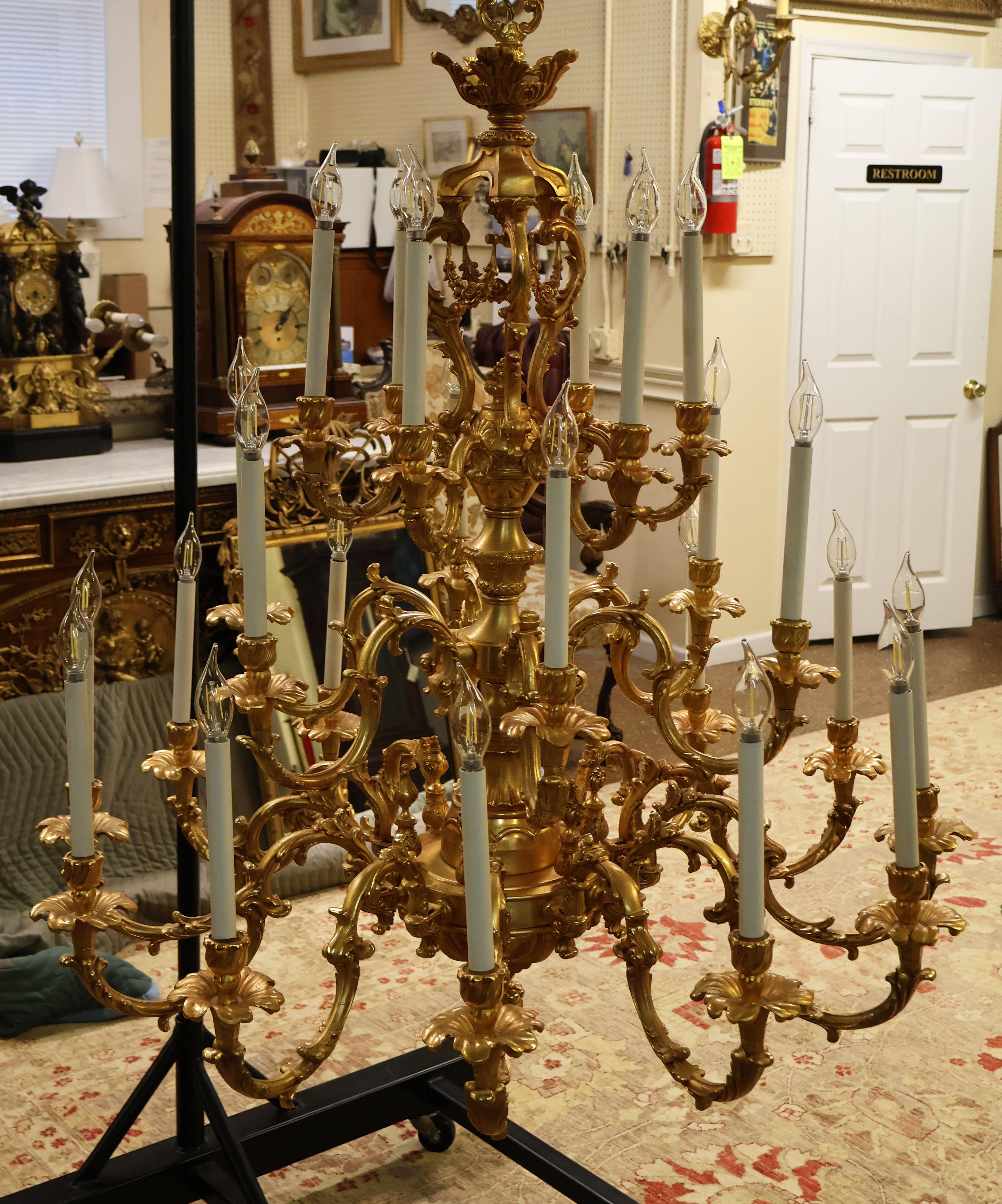 Monumental Italian Rococo Style 20 Light Bronze Gold Dore Chandelier By FBAI For Sale 6