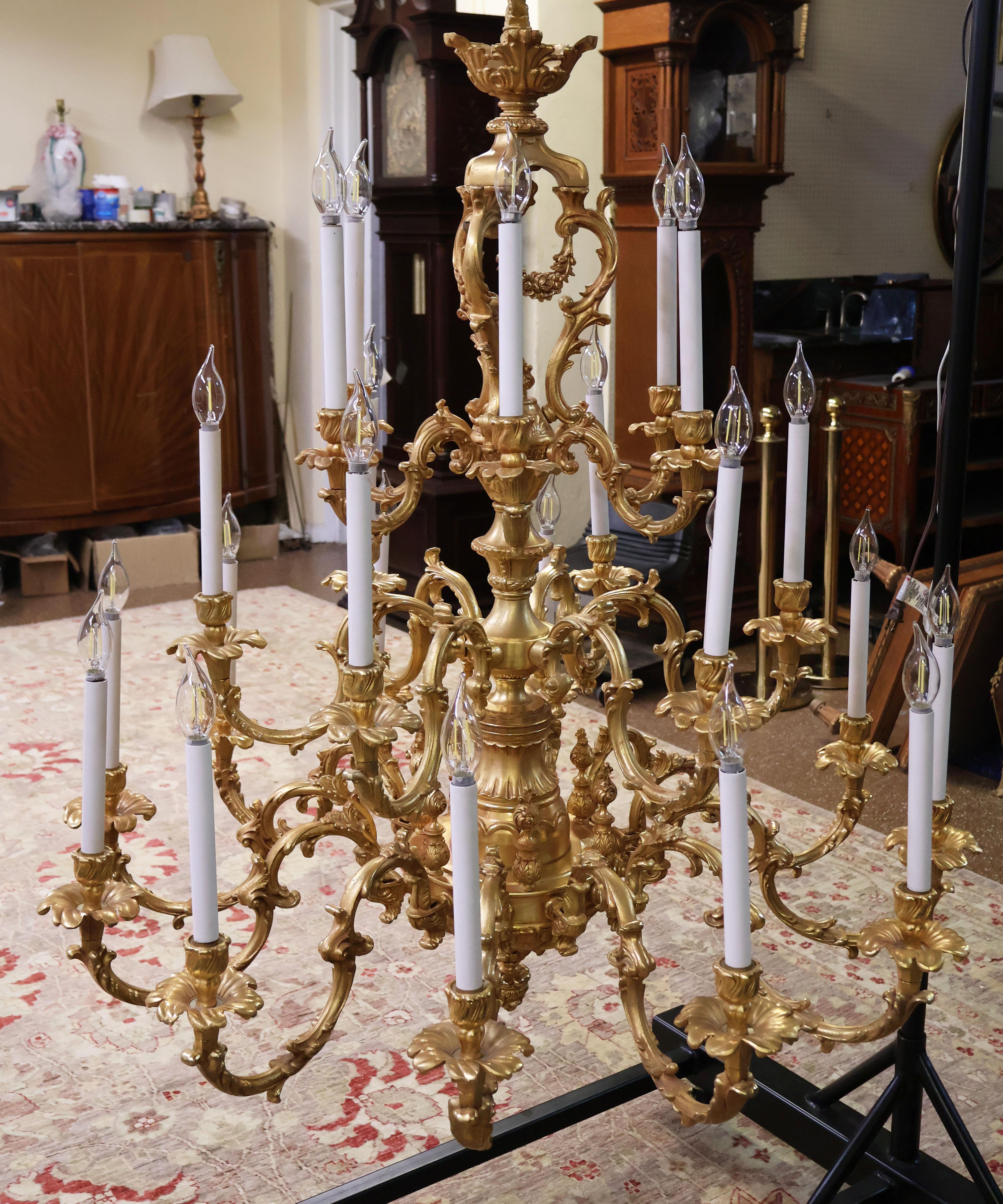 Monumental Italian Rococo Style 20 Light Bronze Gold Dore Chandelier By FBAI For Sale 7