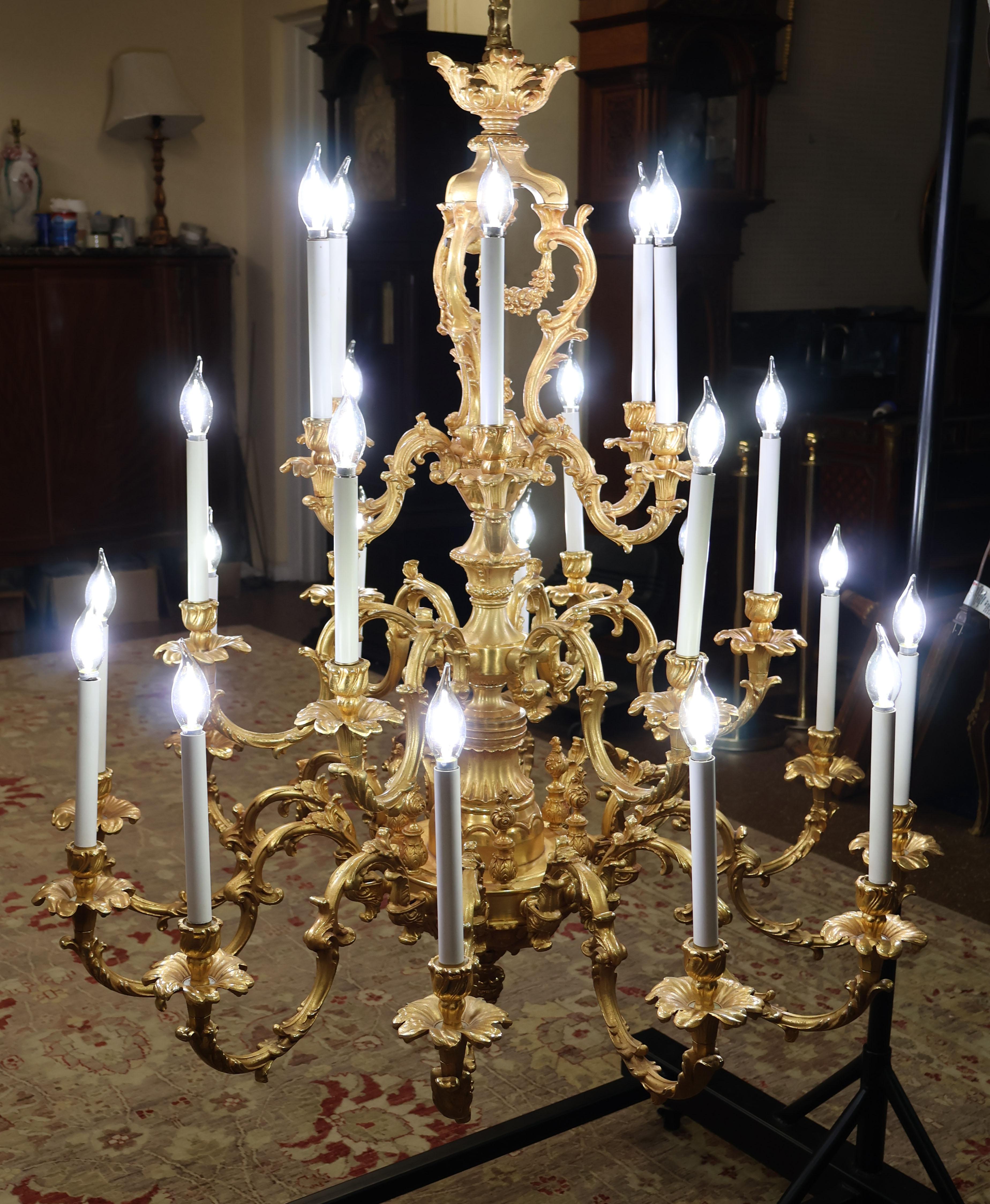 Monumental Italian Rococo Style 20 Light Bronze Gold Dore Chandelier By FBAI For Sale 1