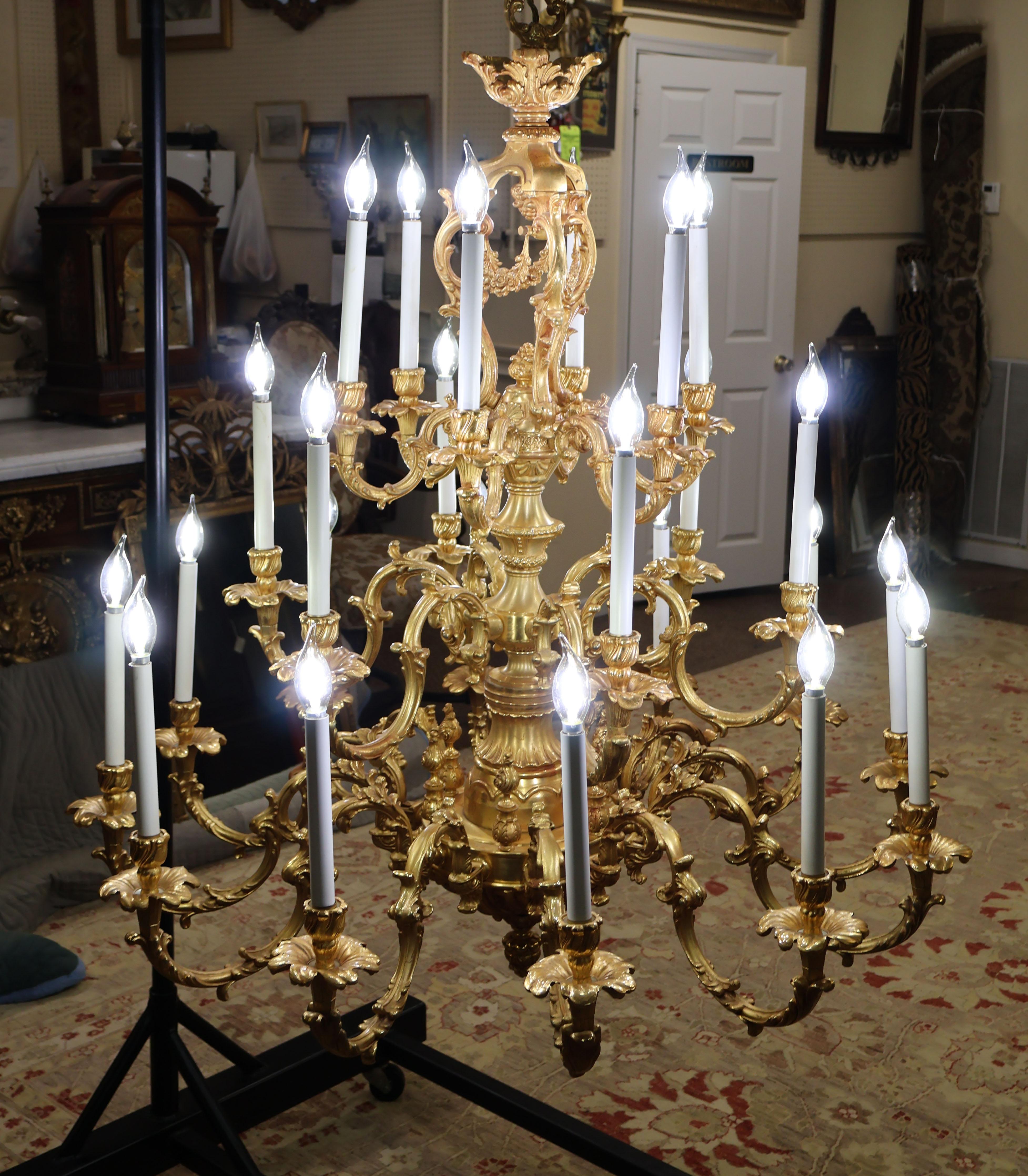 Monumental Italian Rococo Style 20 Light Bronze Gold Dore Chandelier By FBAI For Sale 2