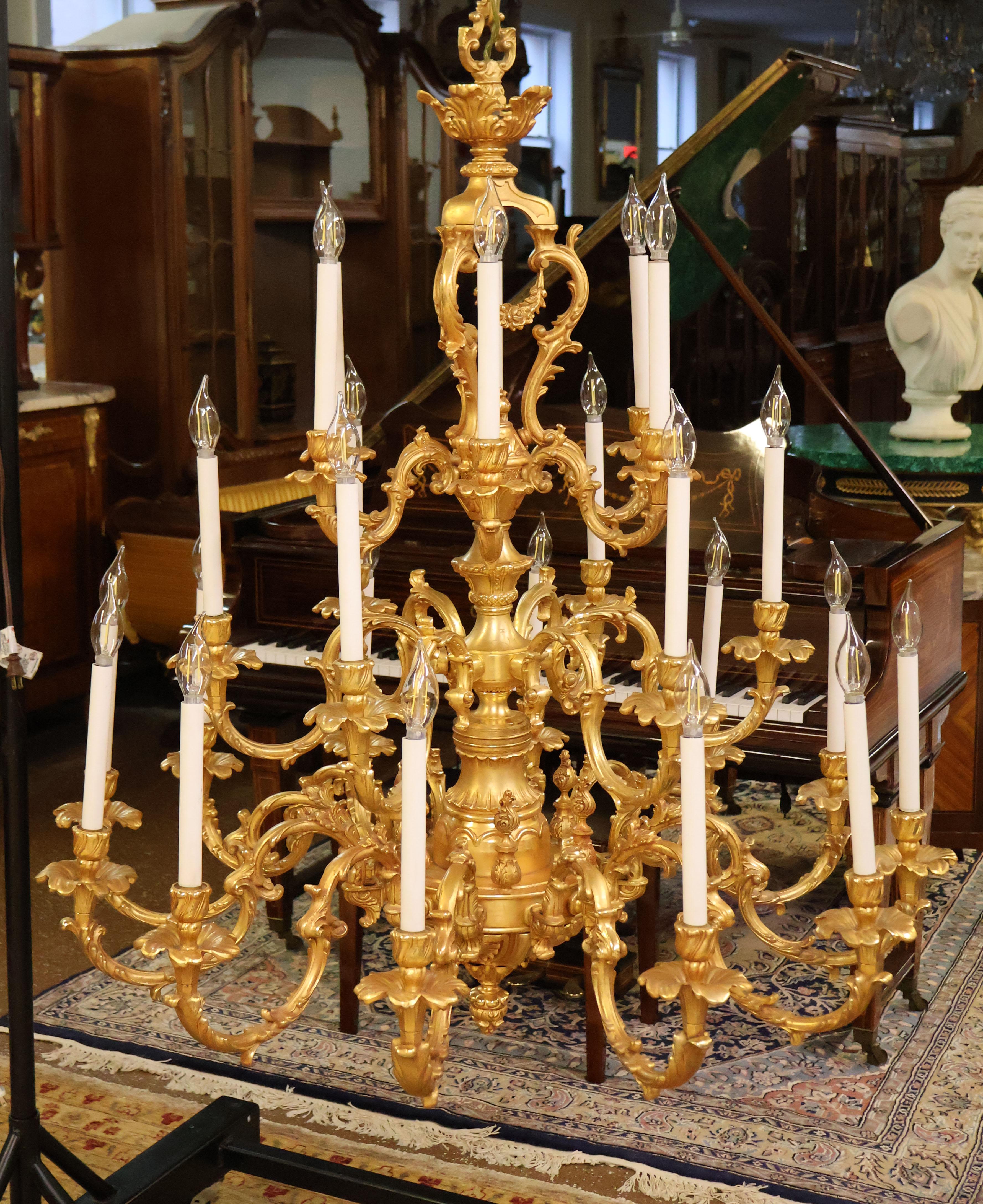 Monumental Italian Rococo Style 20 Light Bronze Gold Dore Chandelier By FBAI For Sale 4