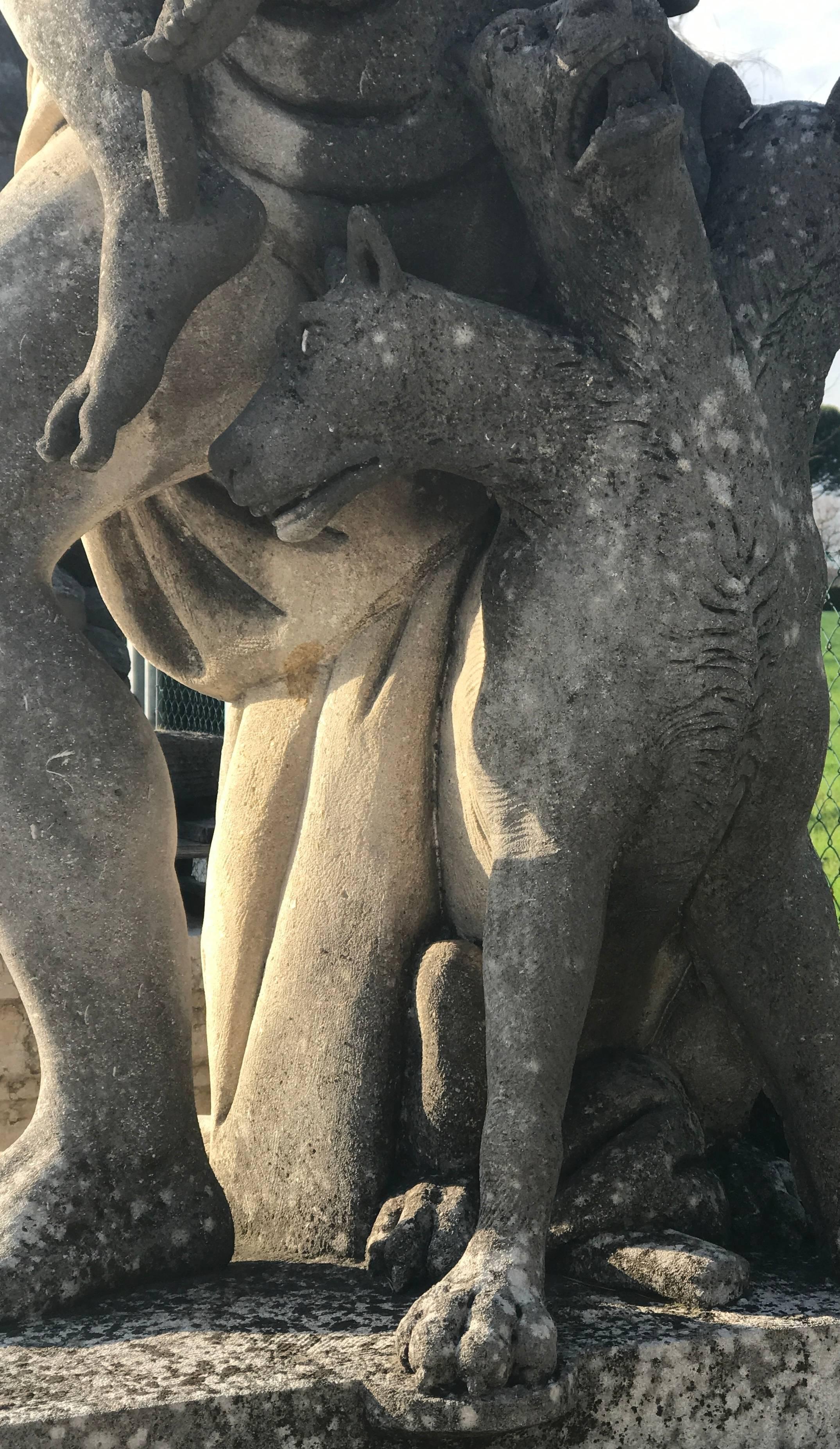 Monumentale italienische Steinskulpturgruppe der Rappe von Proserpina (Italienisch) im Angebot