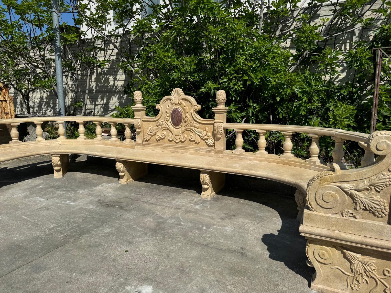 Monumentale italienische Travertin-Marmor-Gartenbank, 5 Meter lang im Zustand „Gut“ im Angebot in Madrid, ES