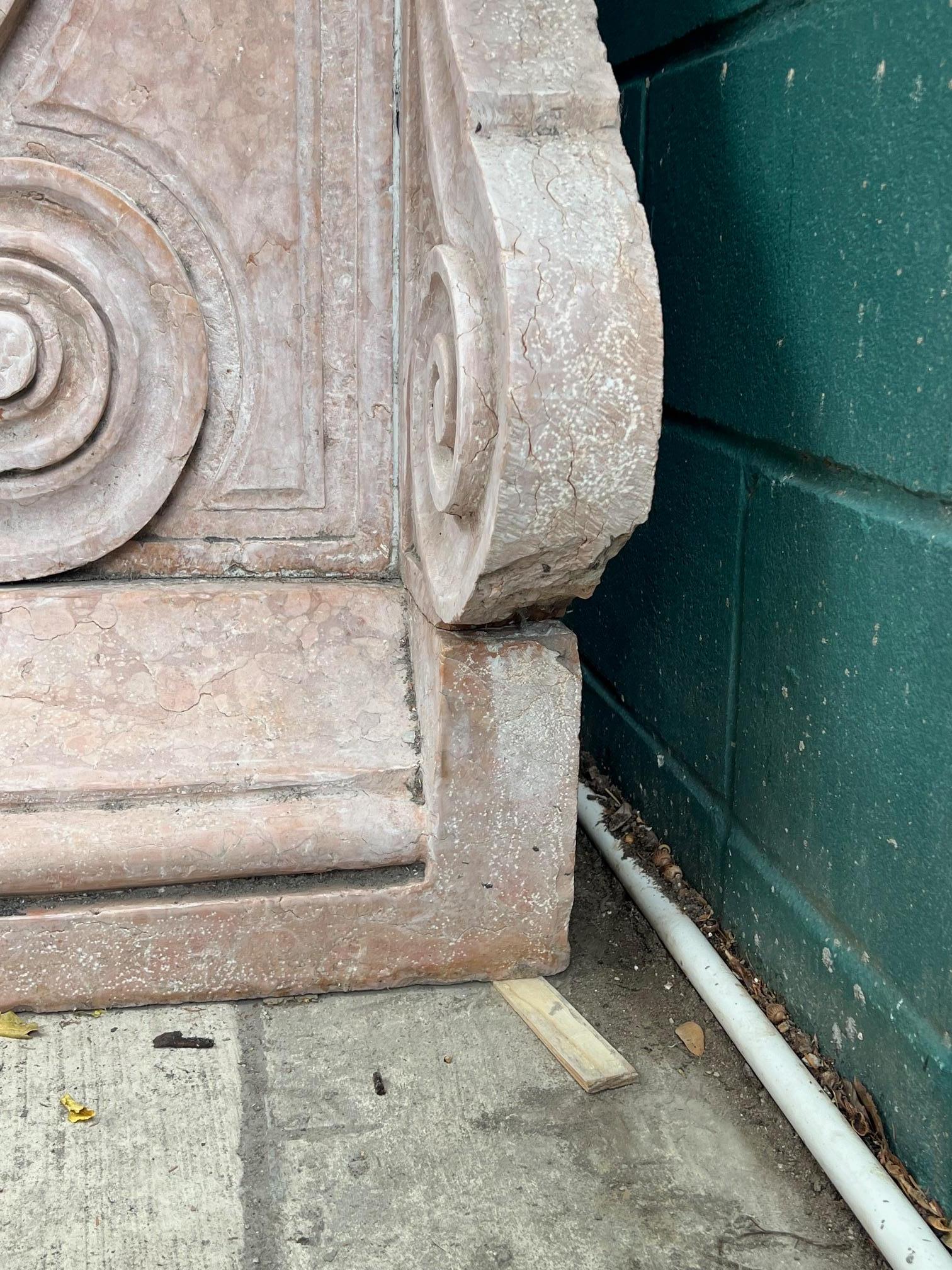 Fontana a muro italiana monumentale in marmo Verona Rossa intagliato, primi anni del 1900 in vendita 8