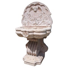 Monumentaler italienischer Wandbrunnen aus geschnitztem Verona Rossa-Marmor, frühe 1900er Jahre