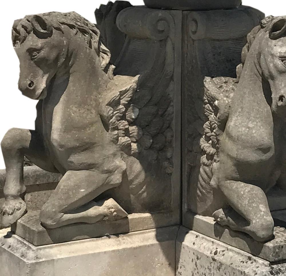 Monumentaler italienischer Wasserbrunnen mit Pferdeskulpturen im Zustand „Gut“ im Angebot in Rome, IT