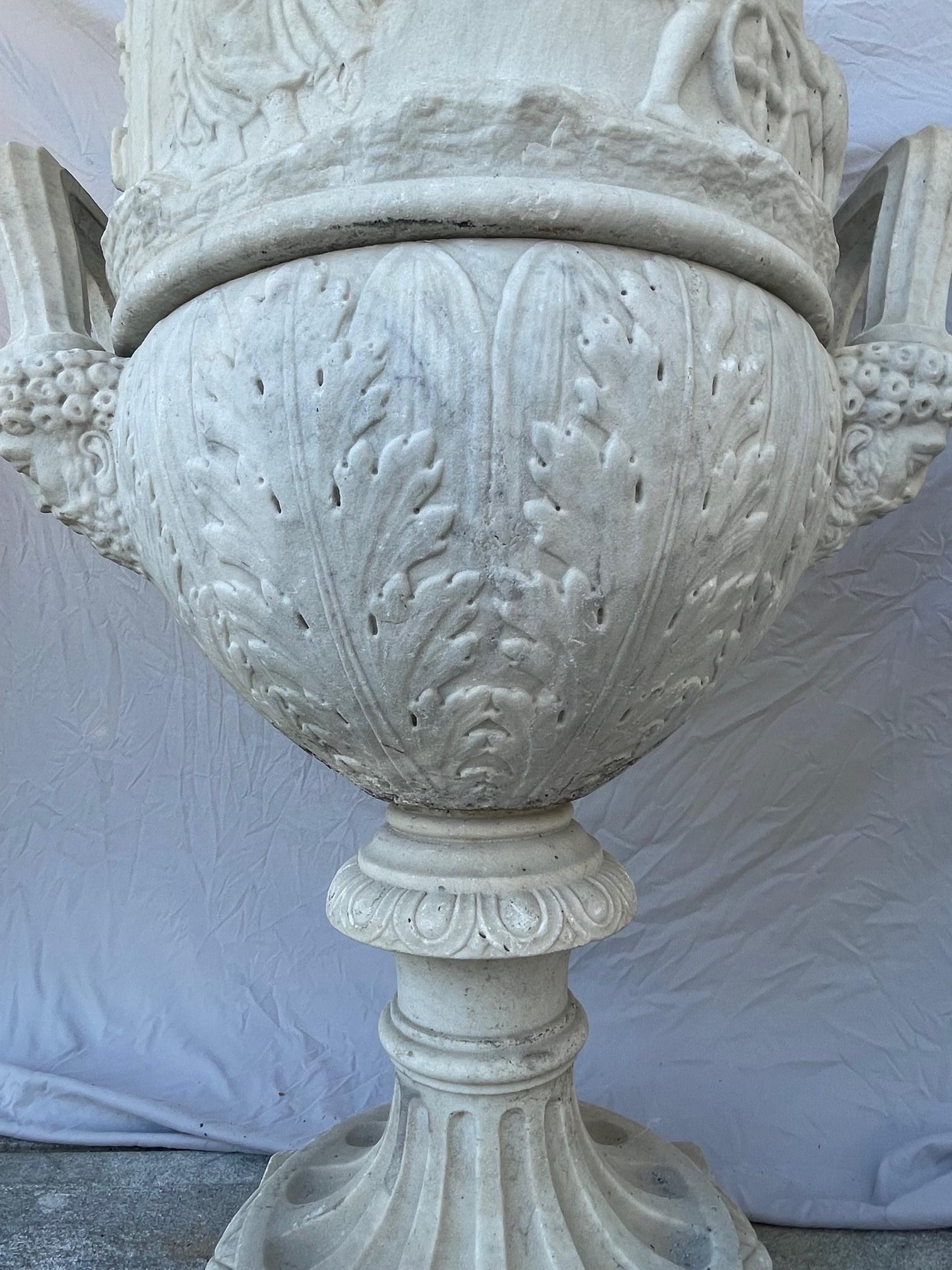 Monumental Italian White Marble Copy of the Medici Urn. Early 20th Century. For Sale 5