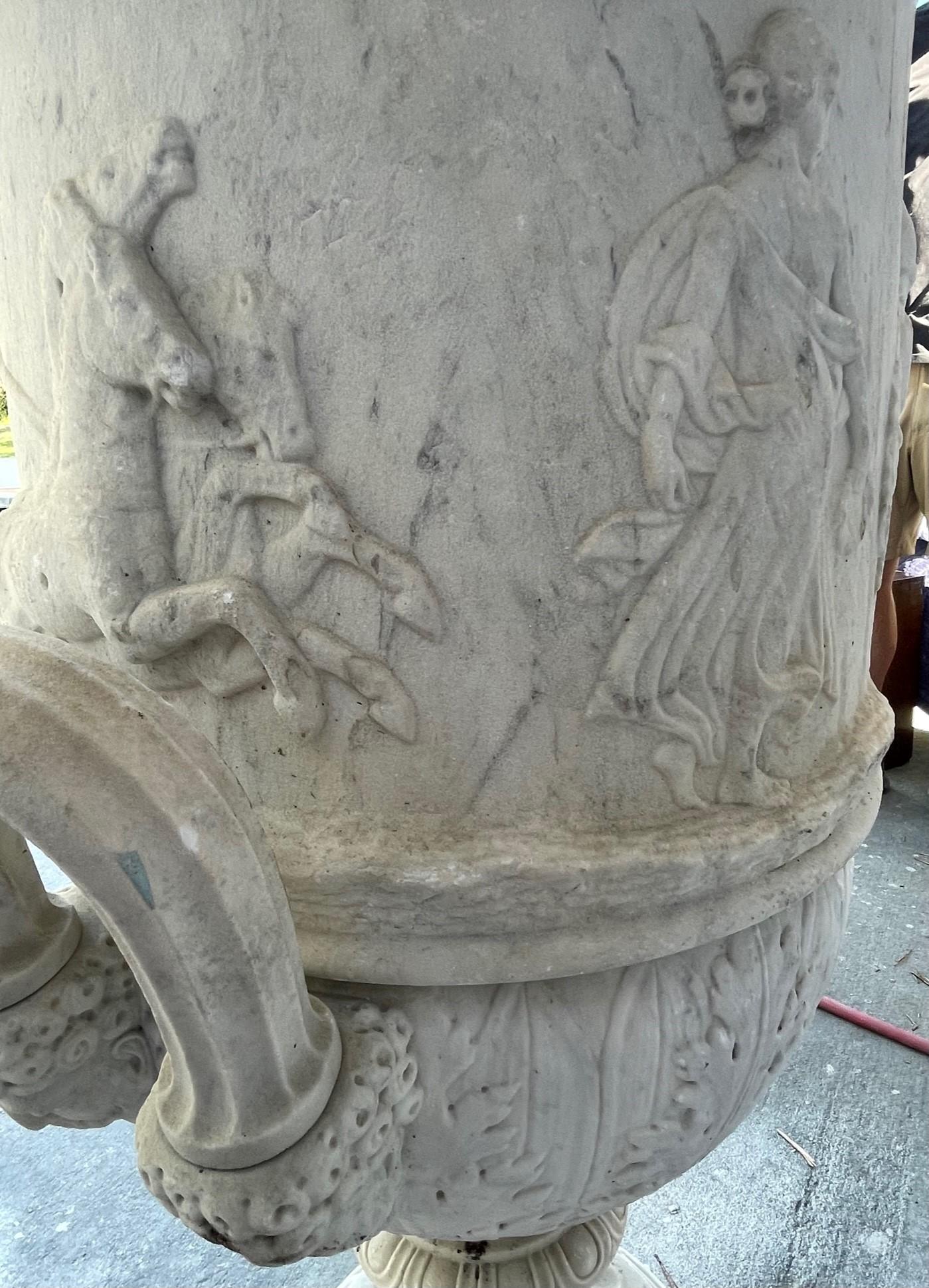 Monumental Italian White Marble Copy of the Medici Urn. Early 20th Century. For Sale 10