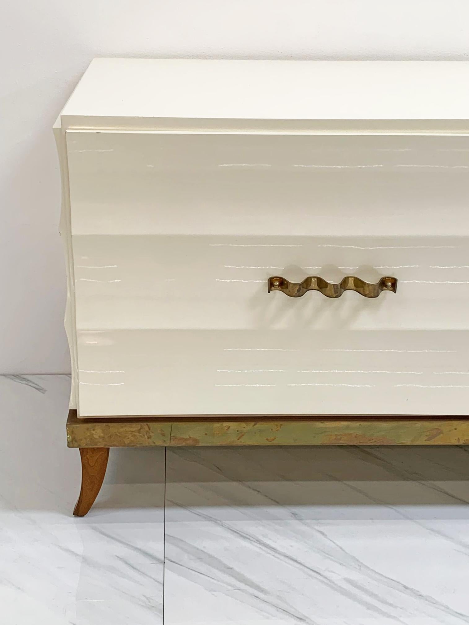 Monumental Ivory Lacquered and Aged Brass Credenza Style of Tommi Parzinger For Sale 3