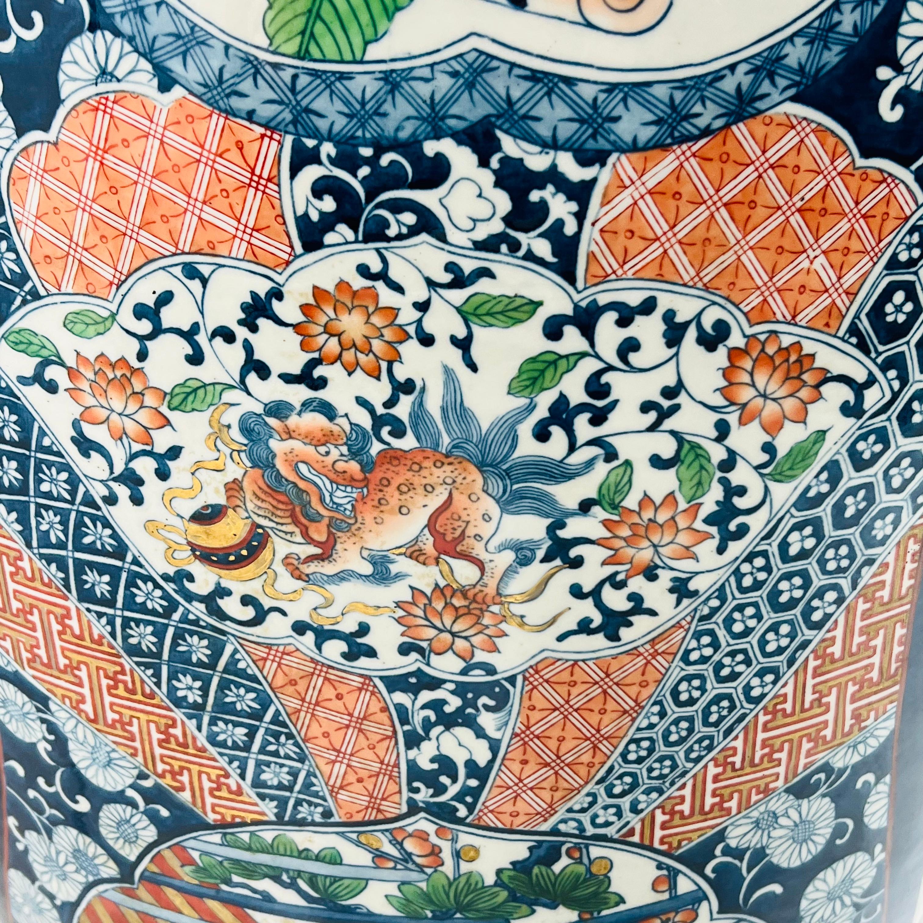 Vaso da terra giapponese monumentale da 5' nello stile di Imari in vendita 4
