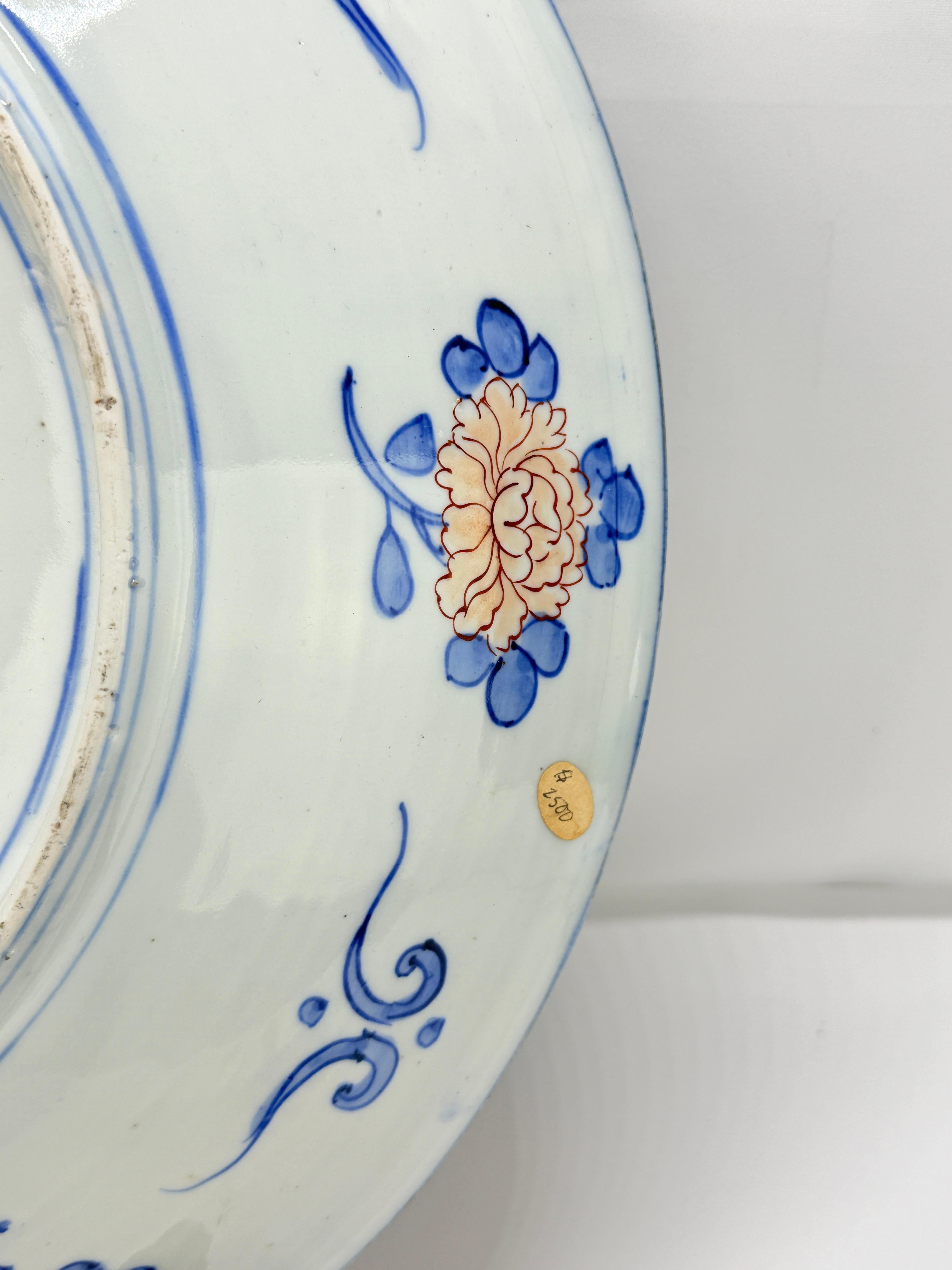 Chargeur japonais monumental en Imari avec Phoenix et réserves florales, fin de l'époque Edo, 19e siècle en vente 6