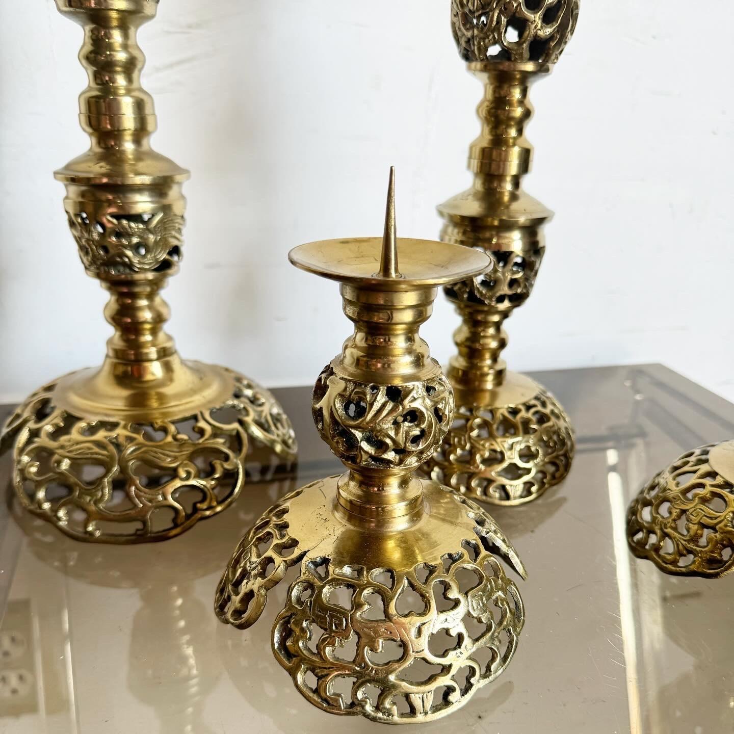 Monumentales Candeleros Ascendentes Japoneses de Latón Estilo James Mont - Set de 4 en venta 3