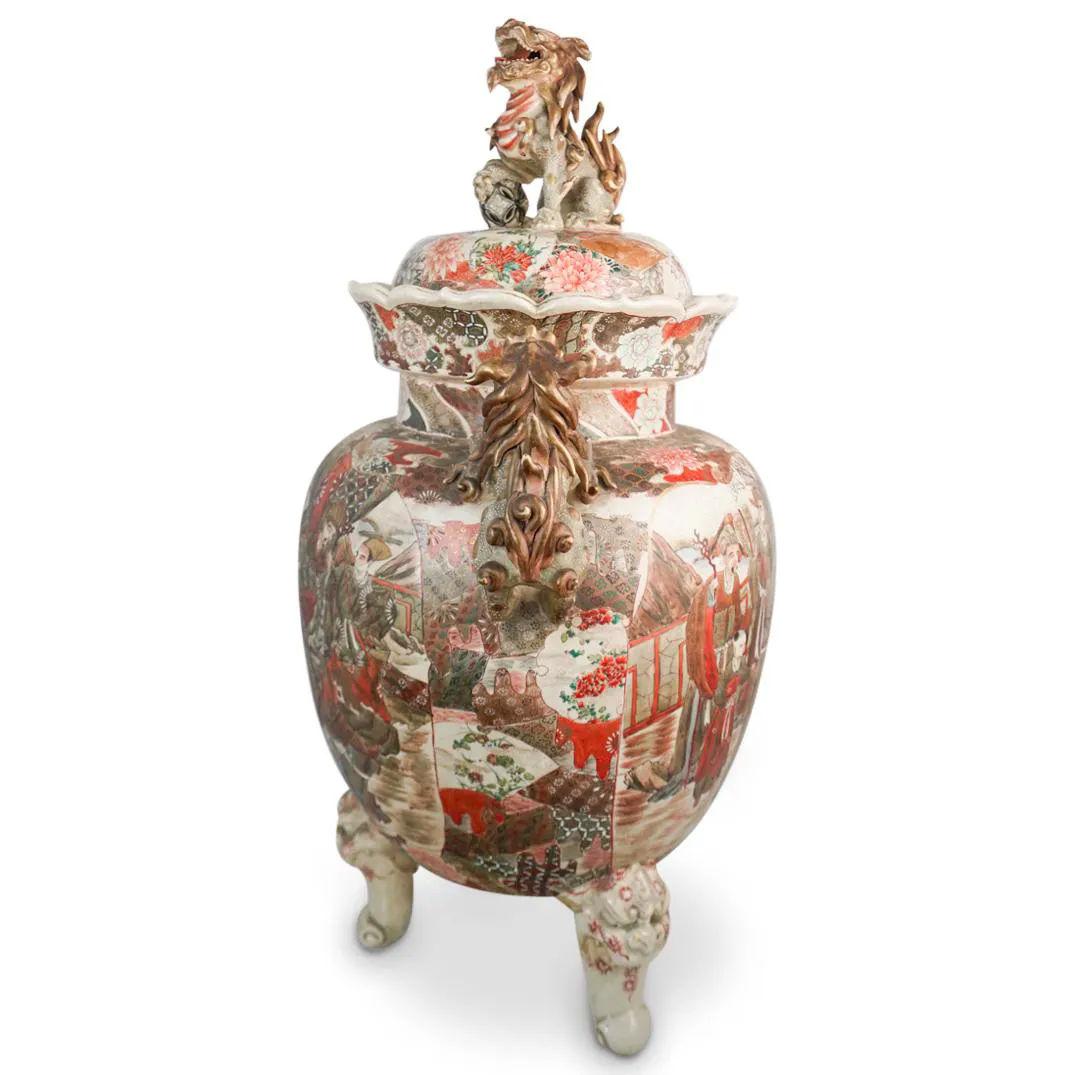 Monumental Japanese Meiji Period Satsuma Covered Vase In Good Condition In New York, NY