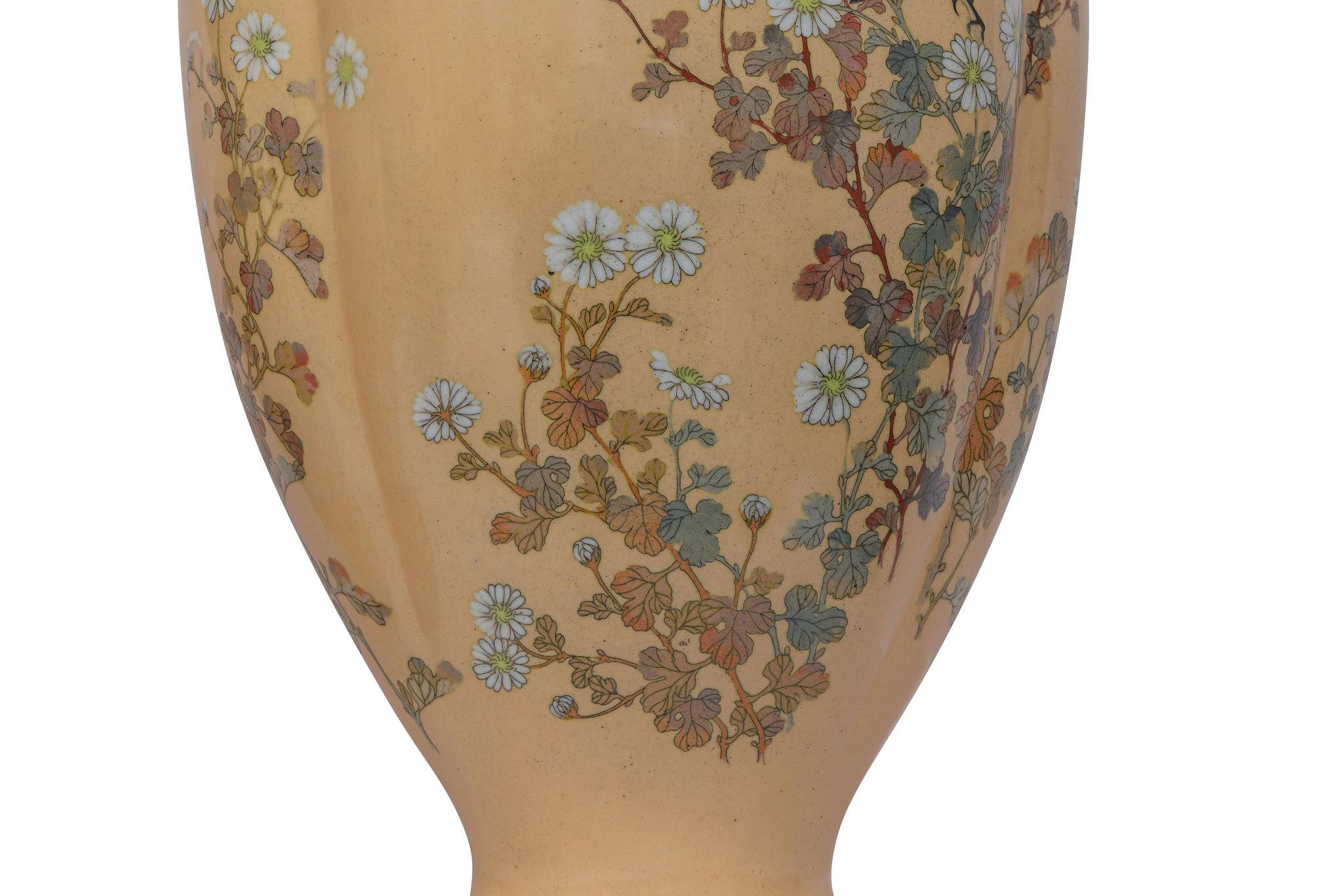 Monumental Japanese Three-Piece Peach Cloisonné Enamel Garniture, Nagoya Company For Sale 4