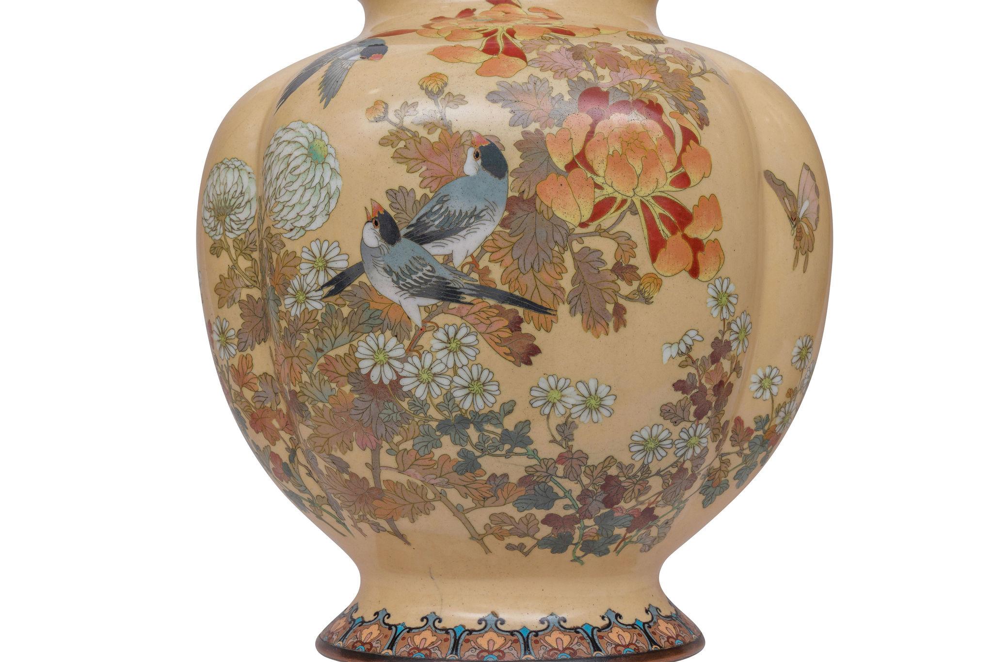 Monumental Japanese Three-Piece Peach Cloisonné Enamel Garniture, Nagoya Company For Sale 7