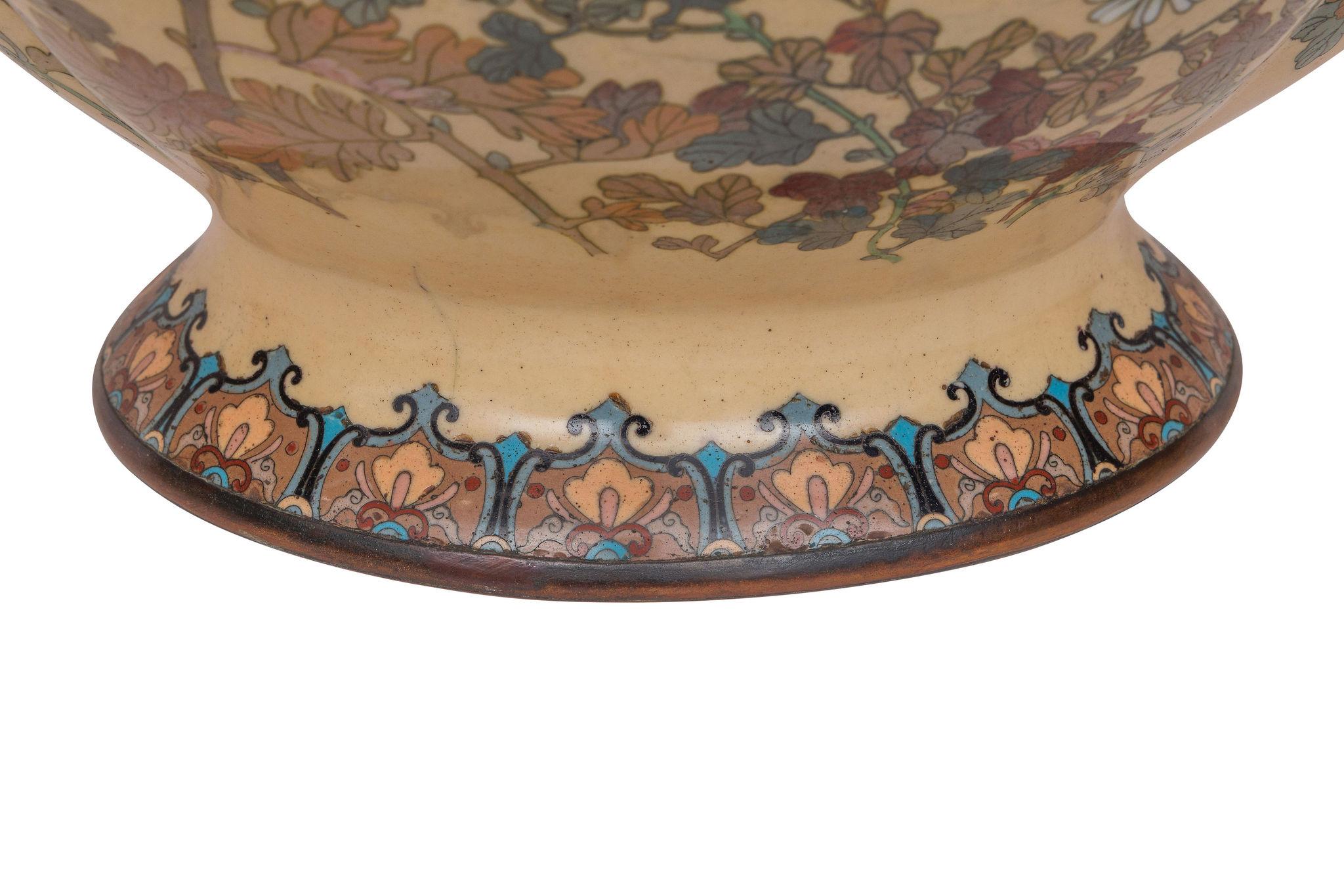 Monumental Japanese Three-Piece Peach Cloisonné Enamel Garniture, Nagoya Company For Sale 8