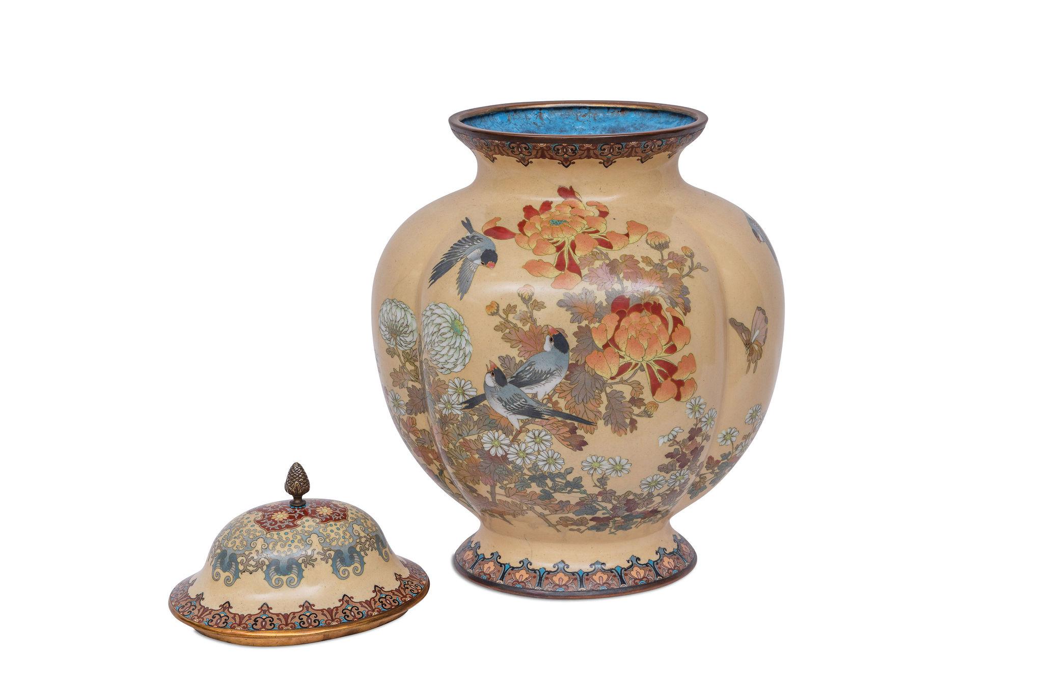 Monumental Japanese Three-Piece Peach Cloisonné Enamel Garniture, Nagoya Company For Sale 10