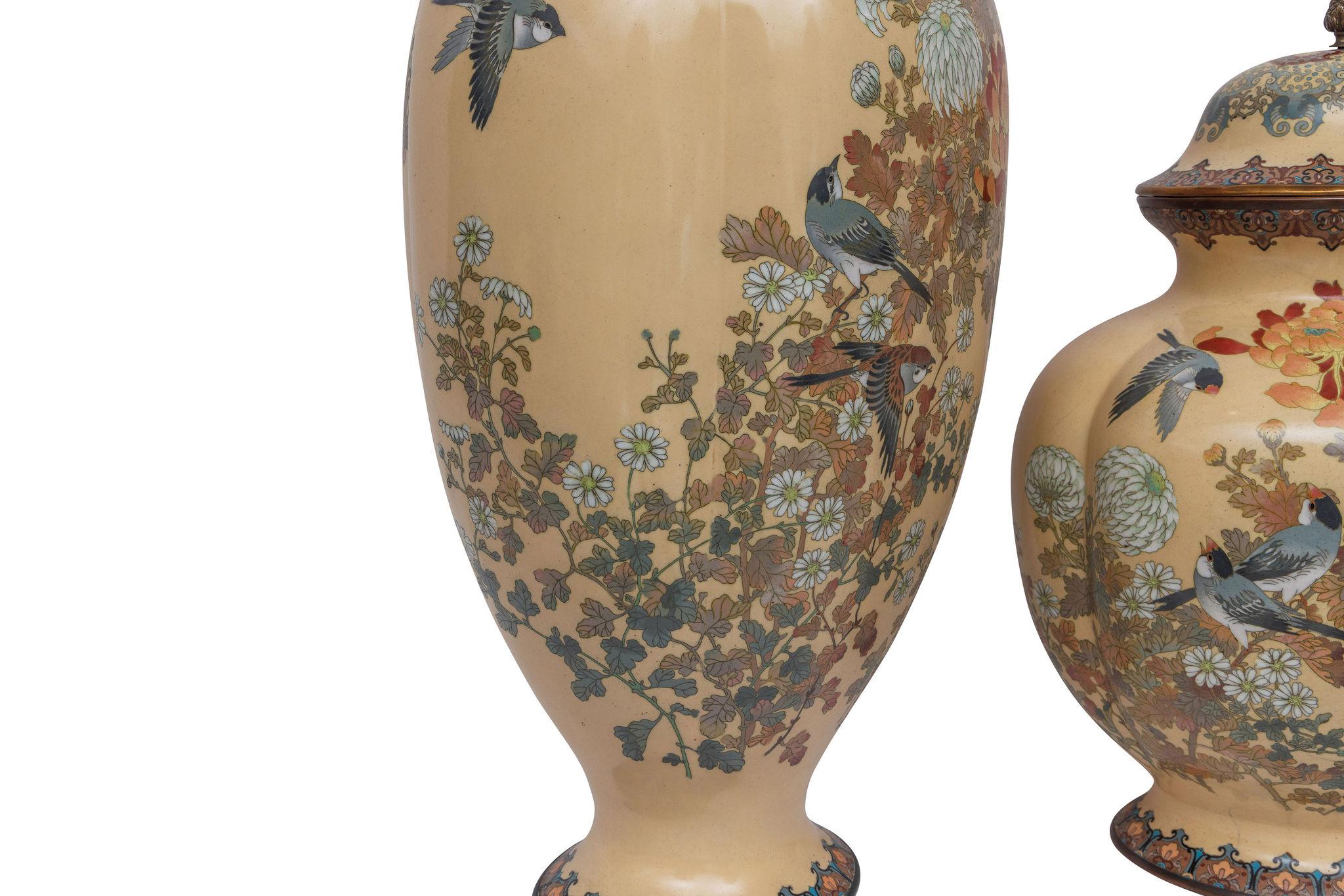 Monumental Japanese Three-Piece Peach Cloisonné Enamel Garniture, Nagoya Company For Sale 11