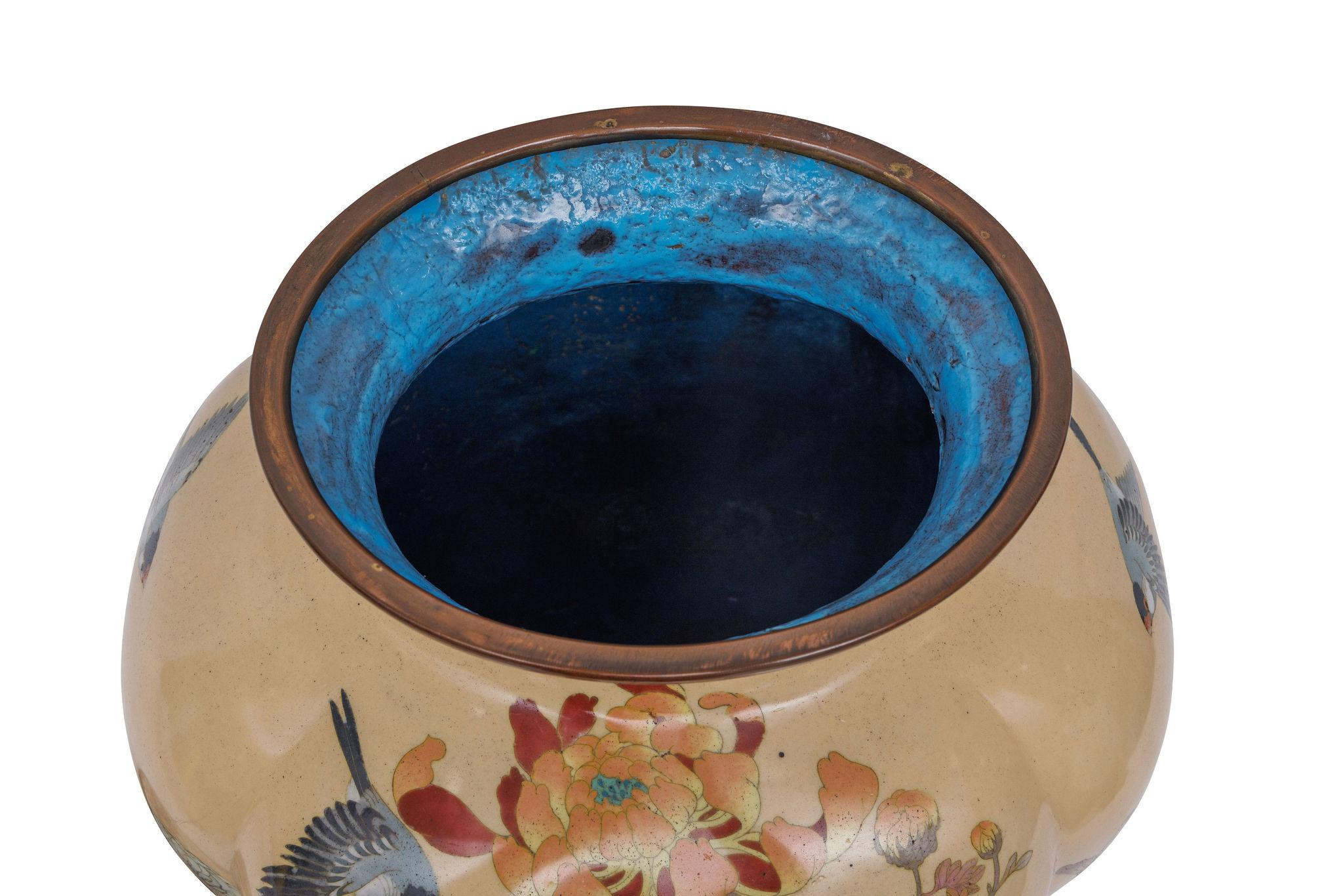Monumental Japanese Three-Piece Peach Cloisonné Enamel Garniture, Nagoya Company For Sale 12