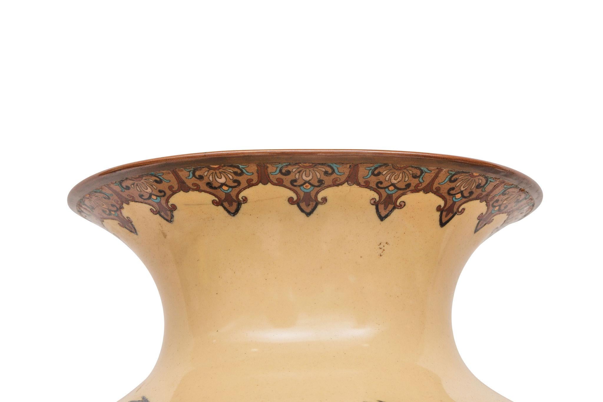 Monumental Japanese Three-Piece Peach Cloisonné Enamel Garniture, Nagoya Company For Sale 14
