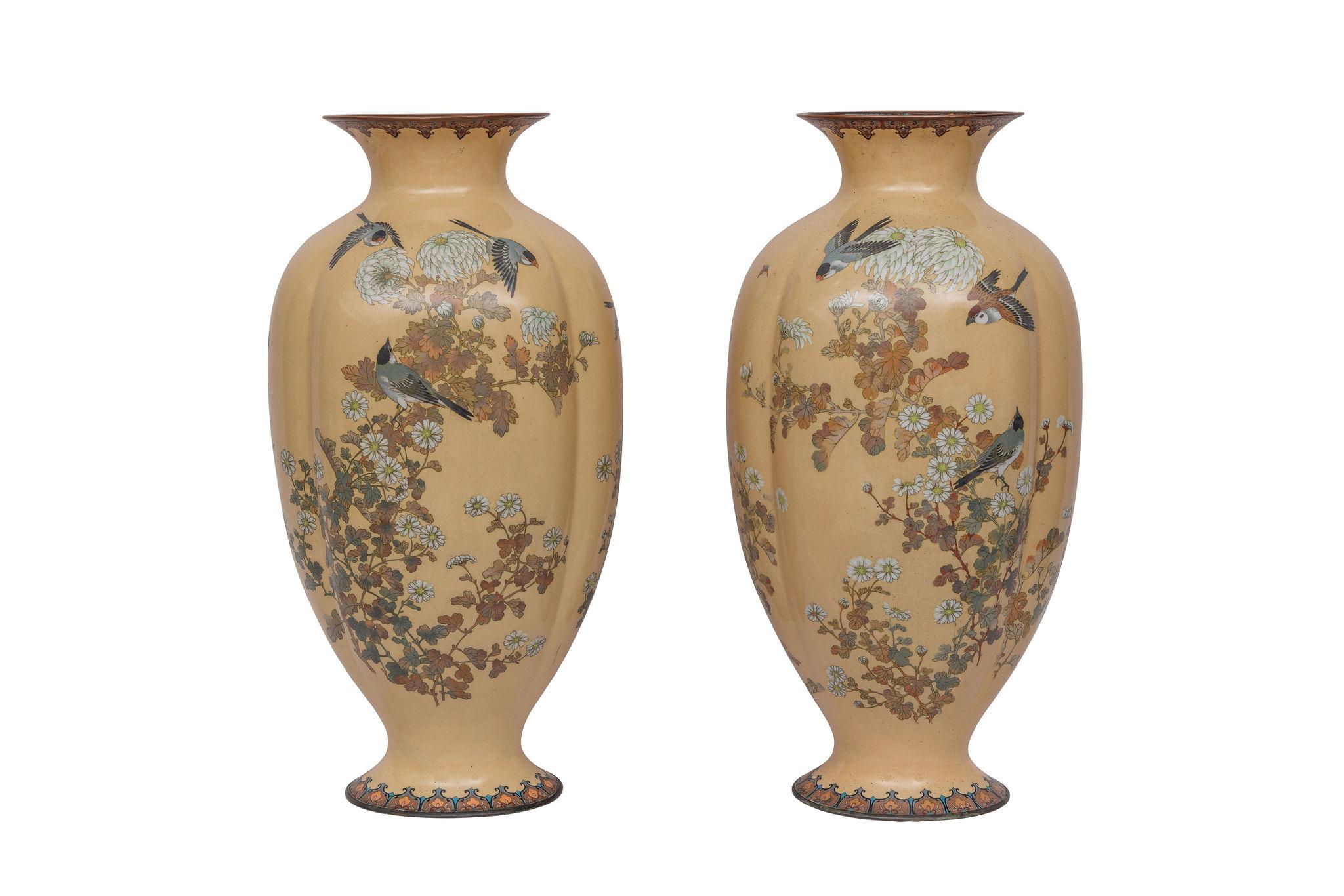 Meiji Monumental Japanese Three-Piece Peach Cloisonné Enamel Garniture, Nagoya Company For Sale
