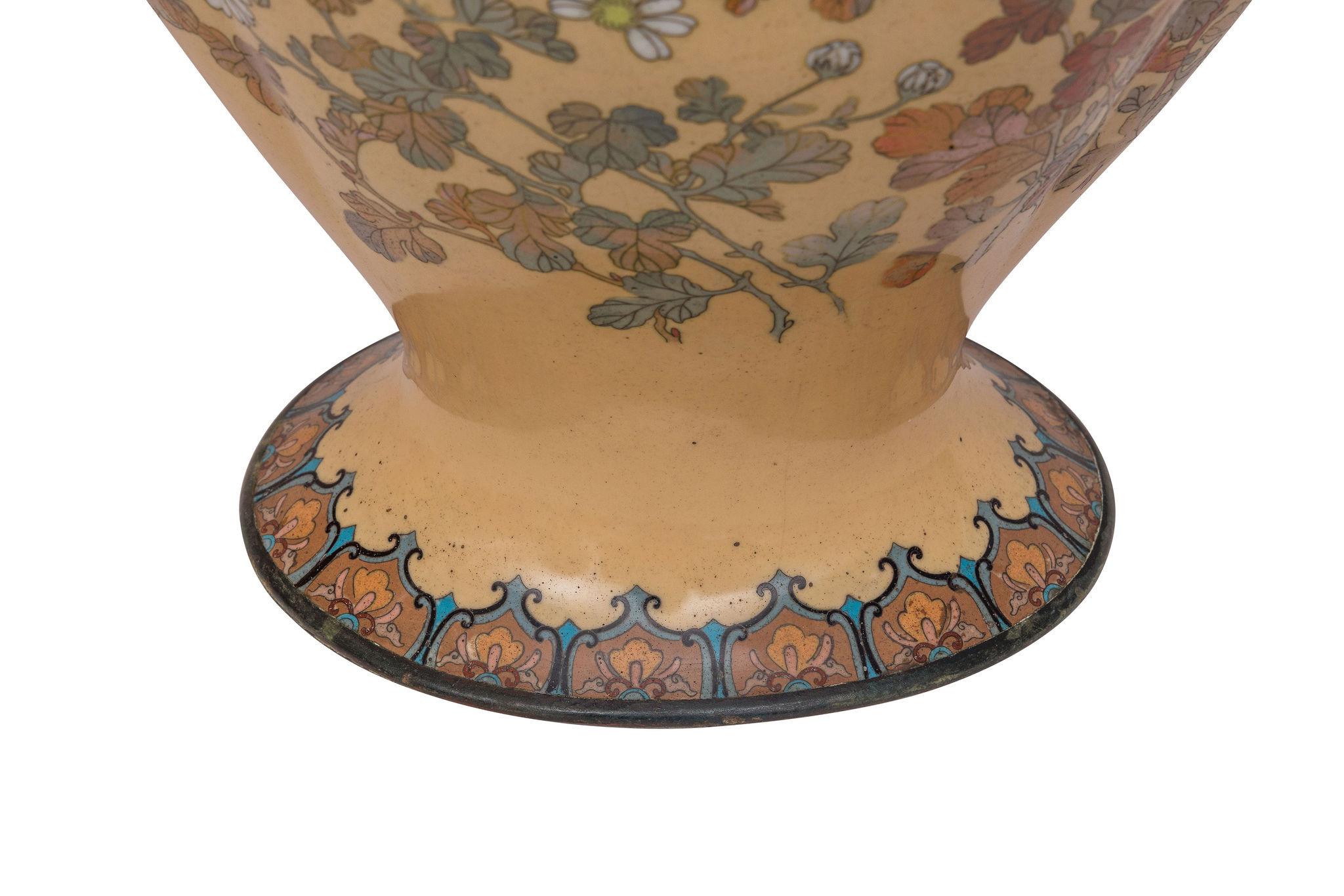 Monumental Japanese Three-Piece Peach Cloisonné Enamel Garniture, Nagoya Company For Sale 2