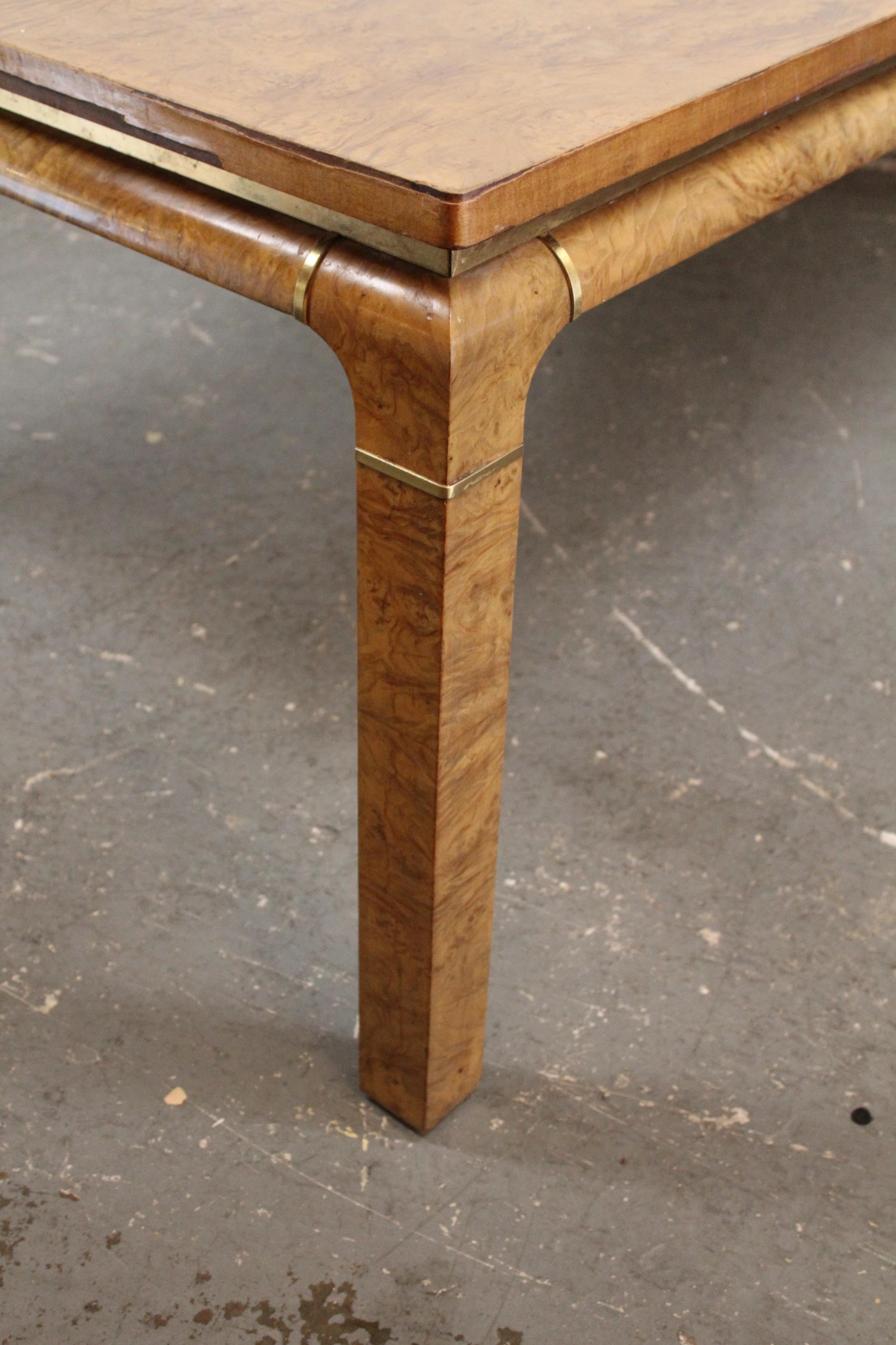 Monumentale table de salle à manger vintage John Stuart en bois de ronce à 2 feuilles en vente 10
