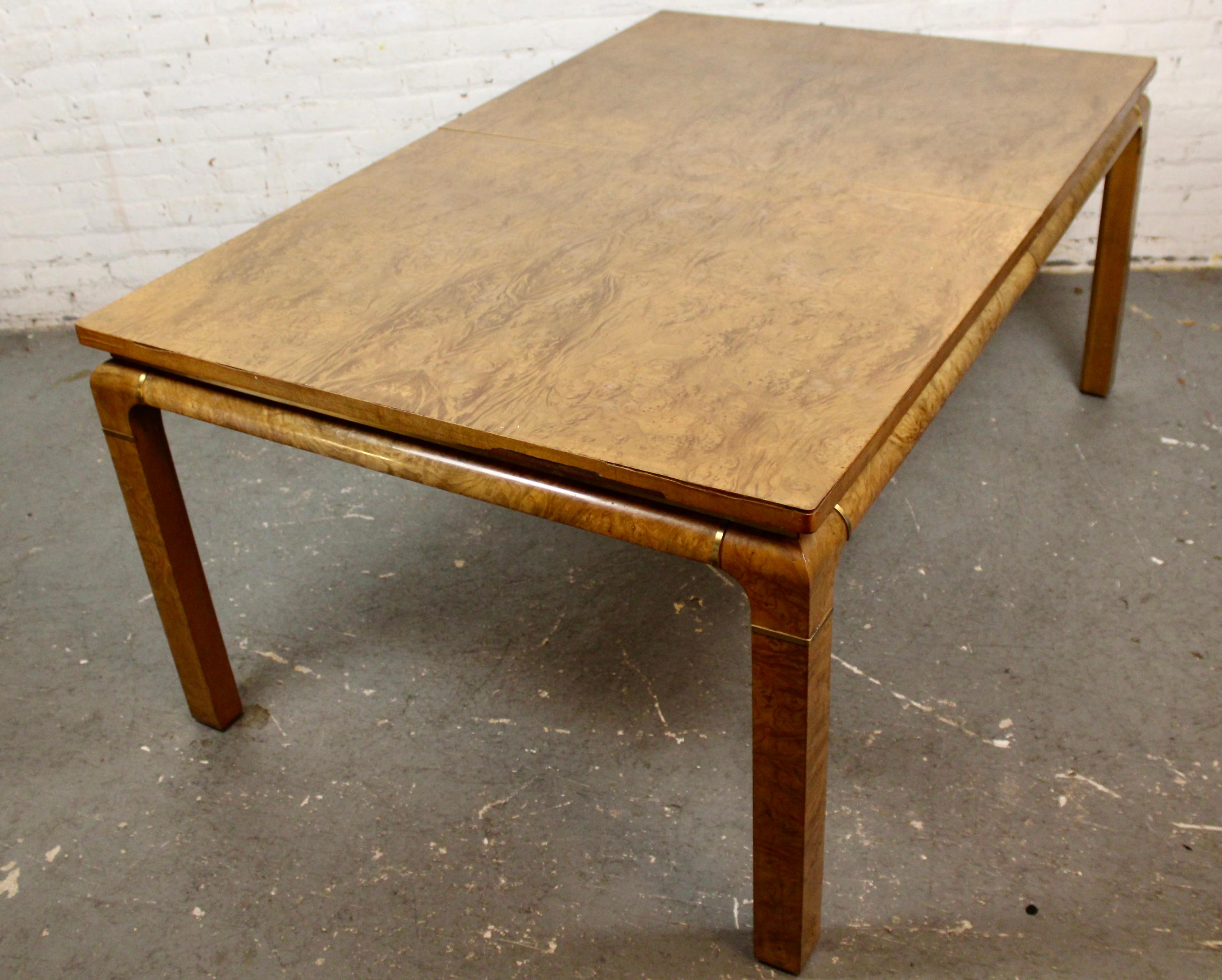 Monumentale table de salle à manger vintage John Stuart en bois de ronce à 2 feuilles en vente 12