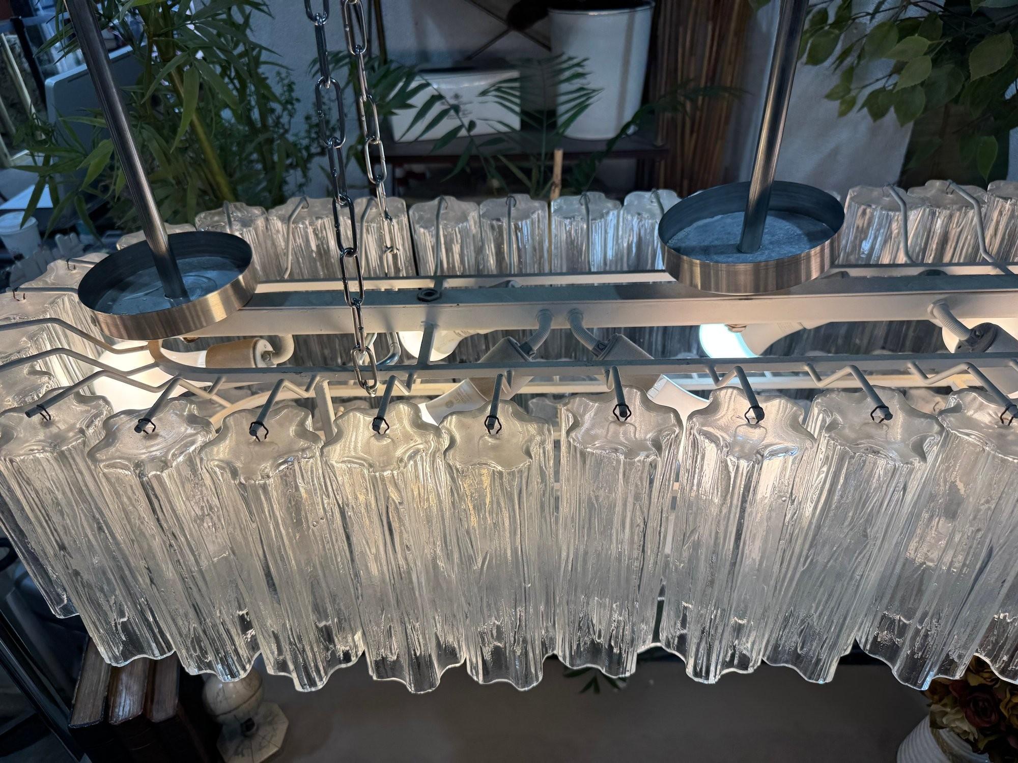 Fine XX secolo Monumentale lampadario a tubo Tronchi in vetro di Murano Kalmar, metà del secolo scorso in vendita