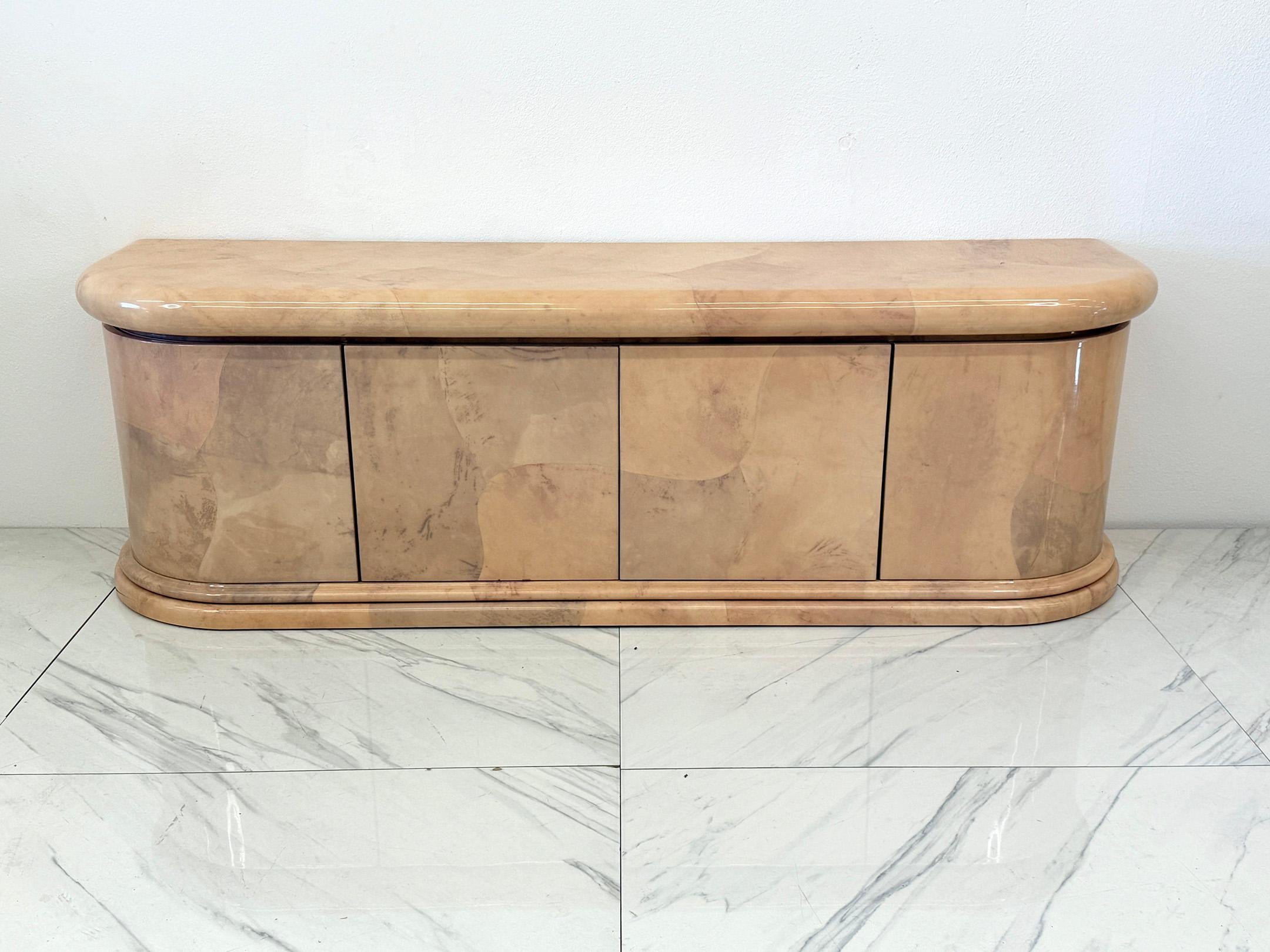 Americano Monumentale Credenza / Buffet in pelle di capra di Karl Springer, anni '80 in vendita
