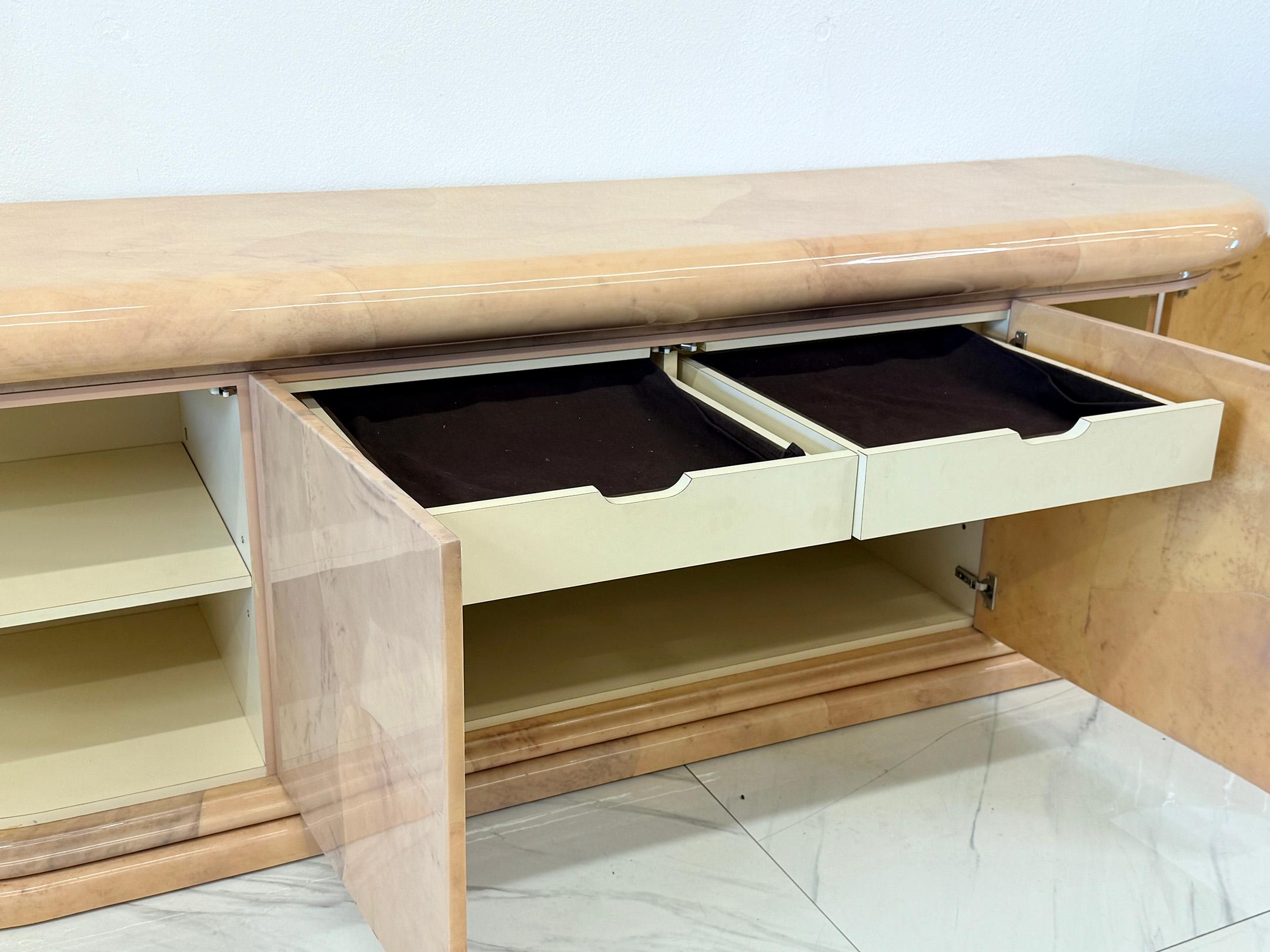 Fine XX secolo Monumentale Credenza / Buffet in pelle di capra di Karl Springer, anni '80 in vendita